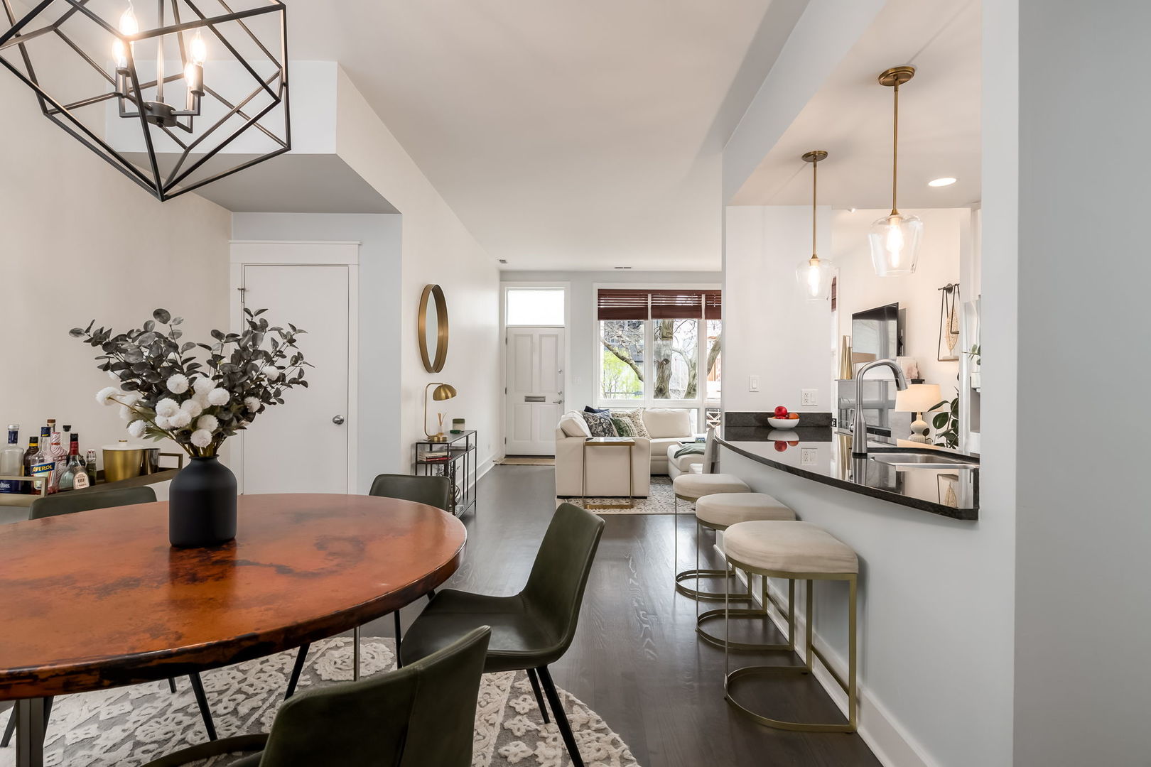 1123 W Chestnut Street Unit: 2E