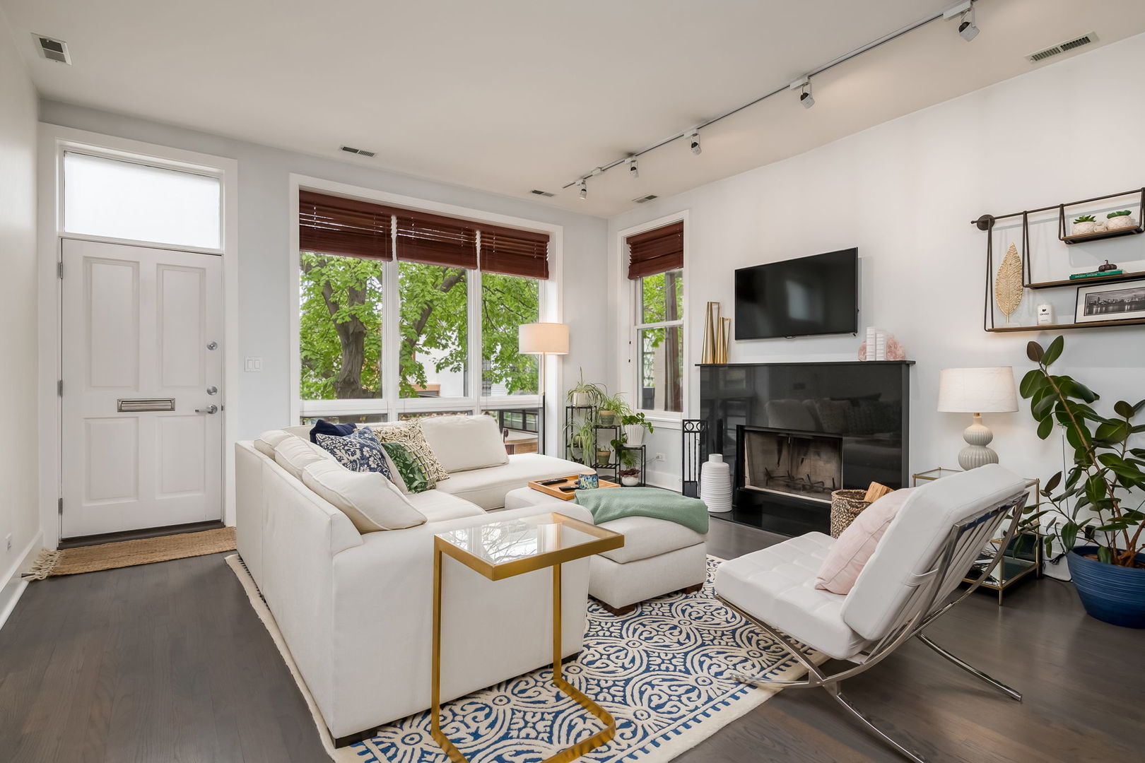 1123 W Chestnut Street Unit: 2E