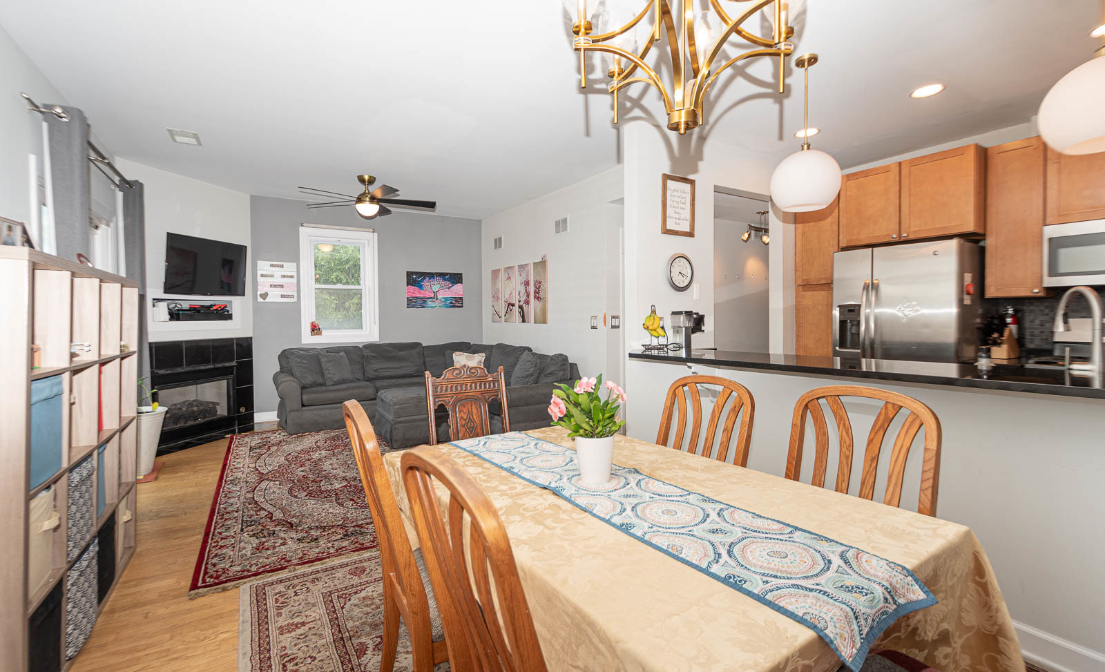 6051 N Mozart Street Unit: 4