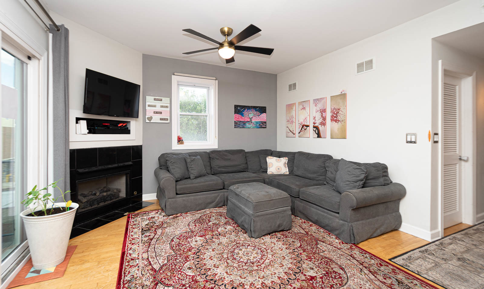 6051 N Mozart Street Unit: 4