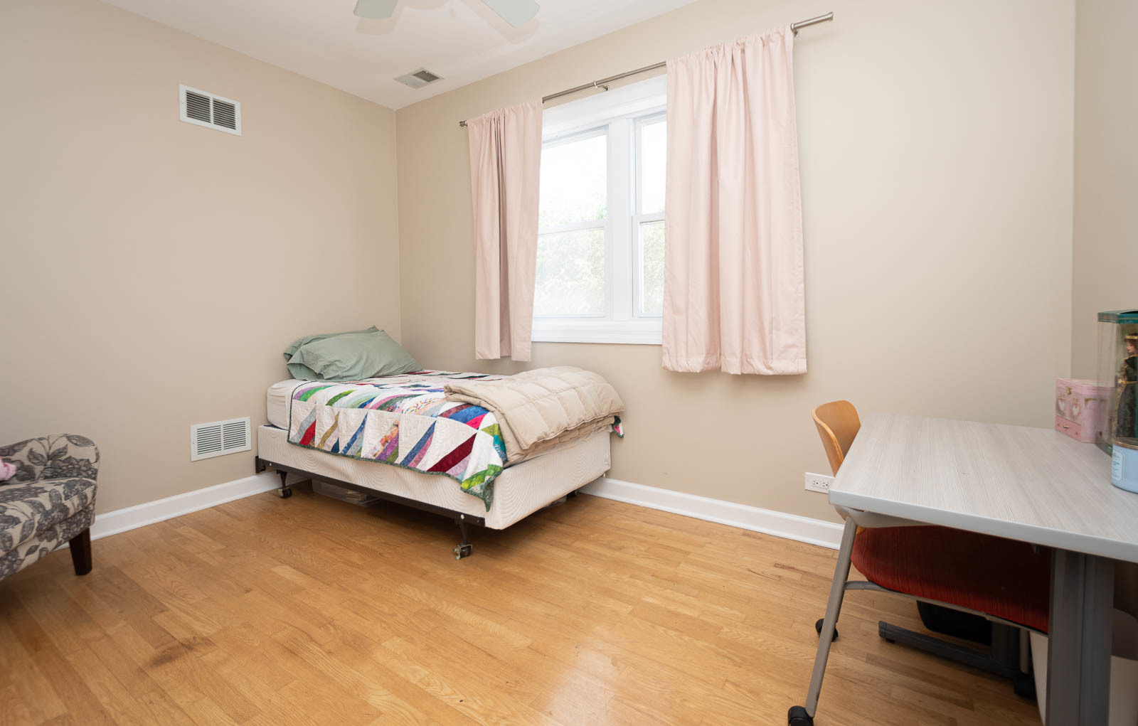 6051 N Mozart Street Unit: 4