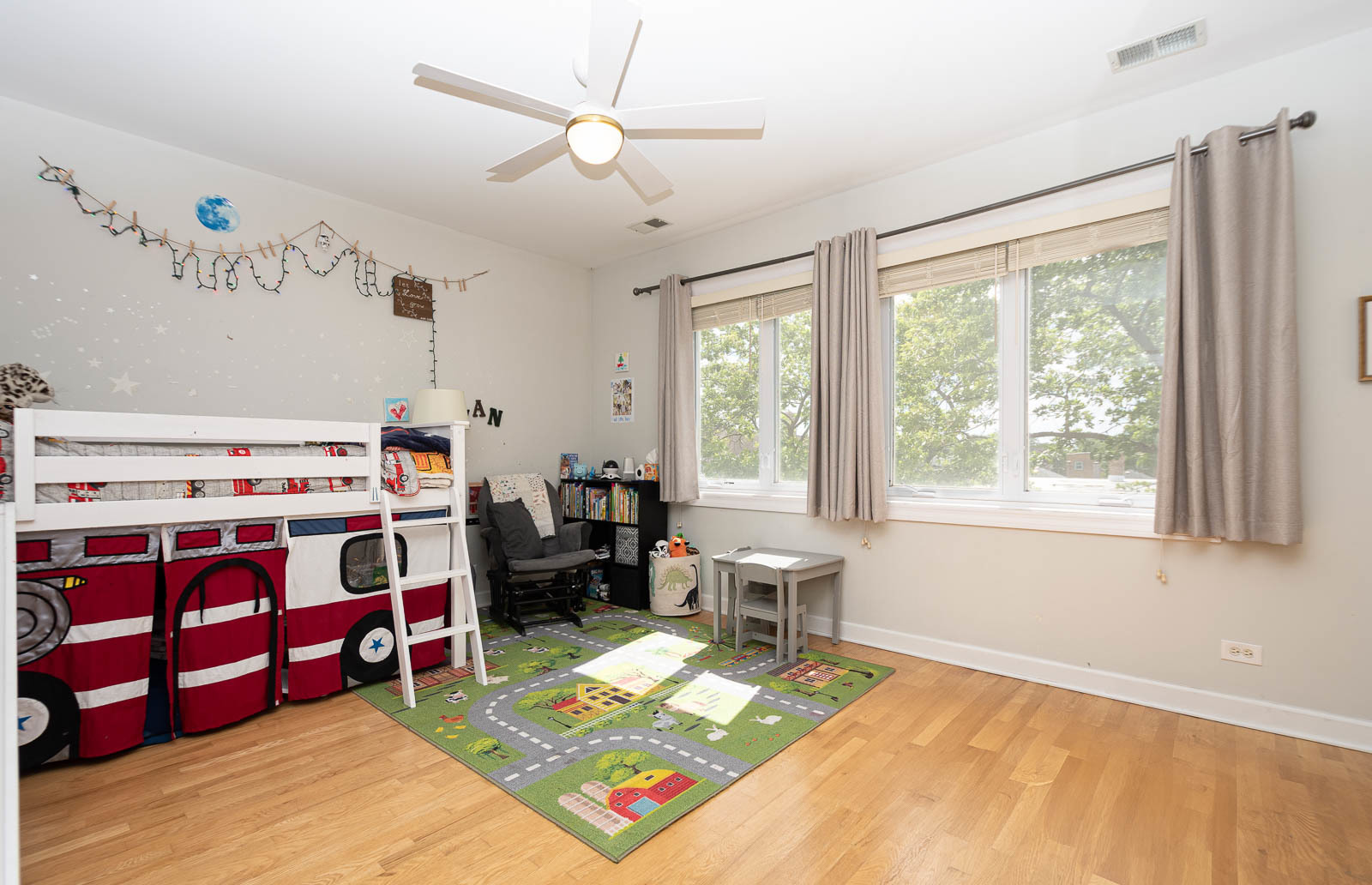 6051 N Mozart Street Unit: 4