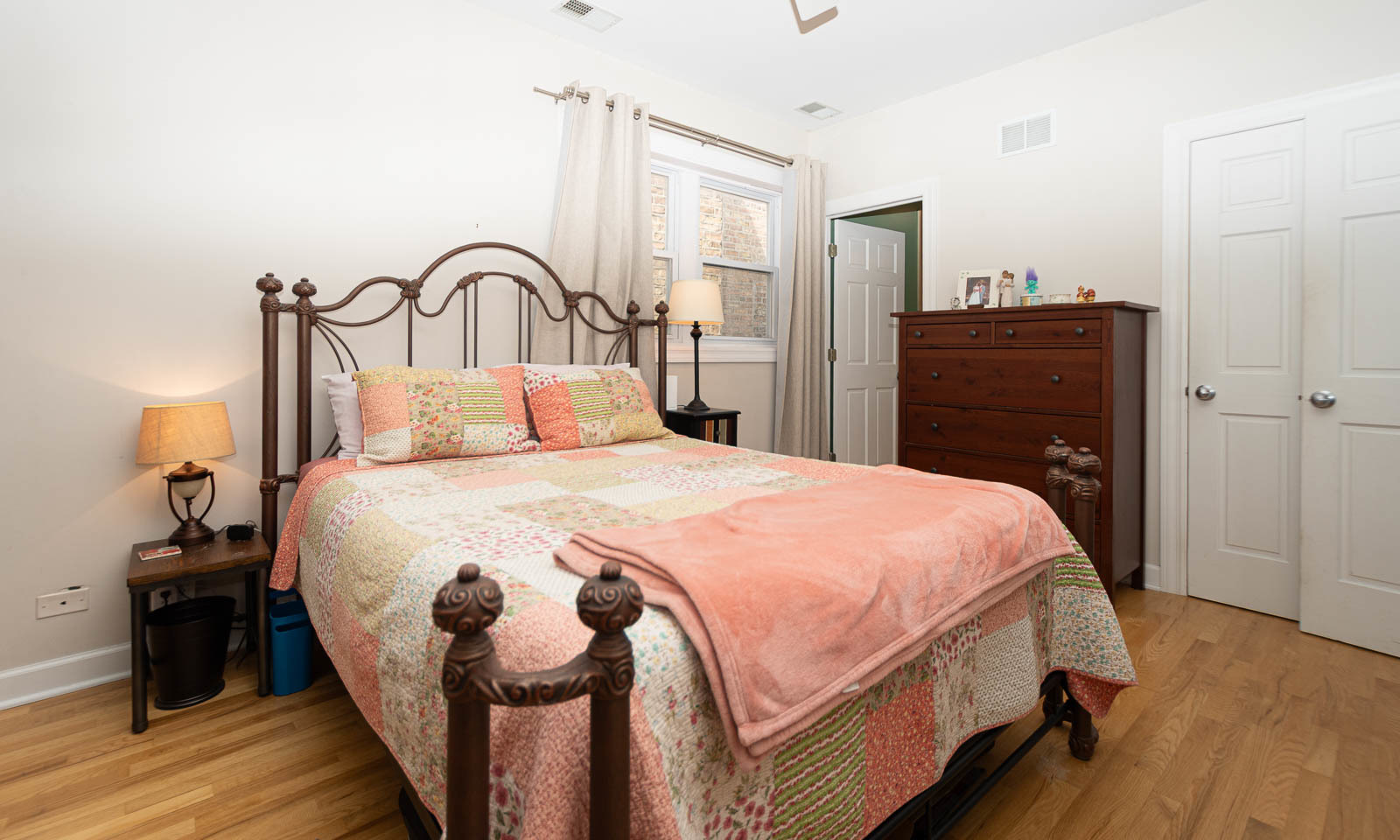 6051 N Mozart Street Unit: 4