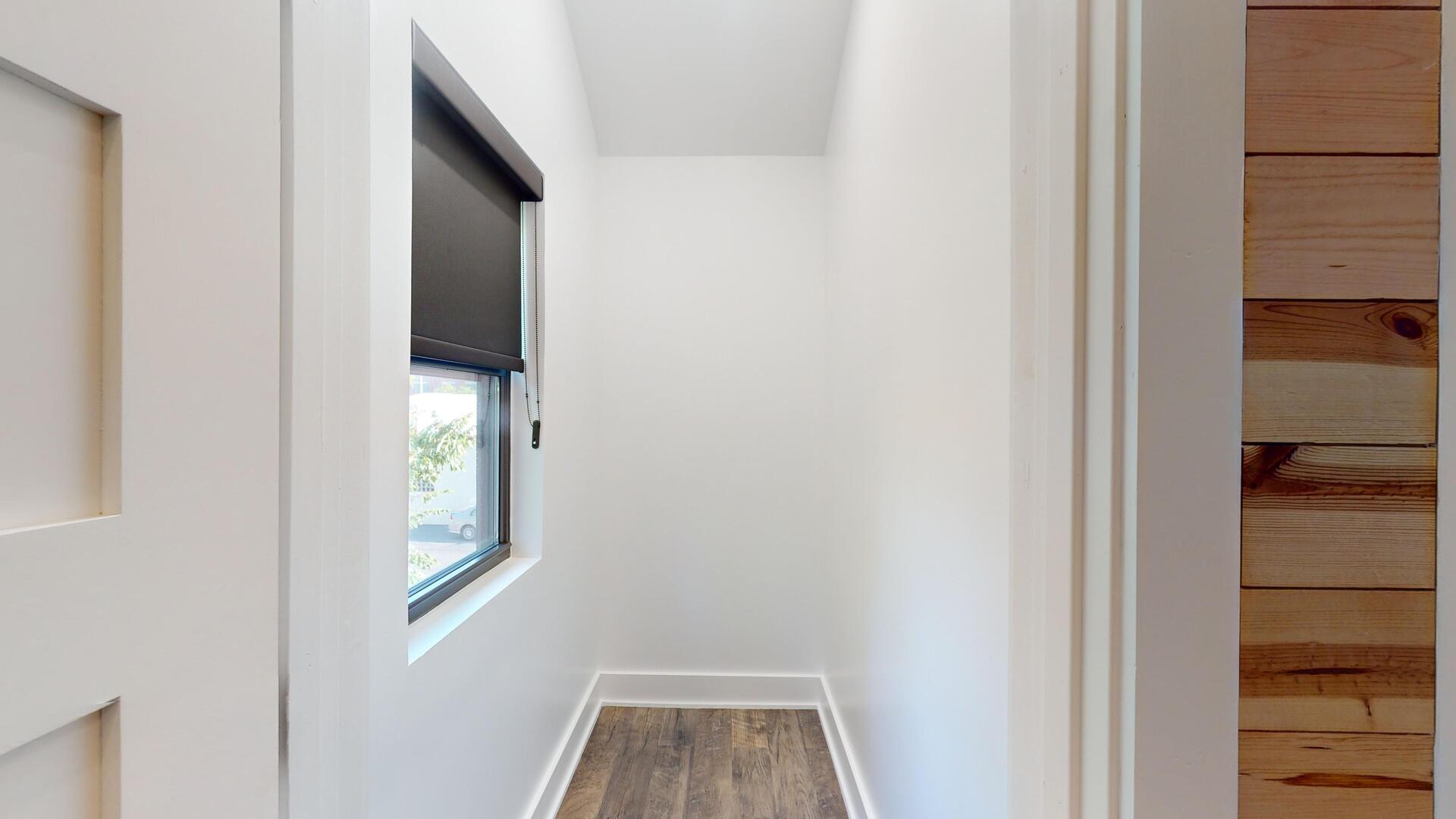 4941 Main Street Unit: 2R
