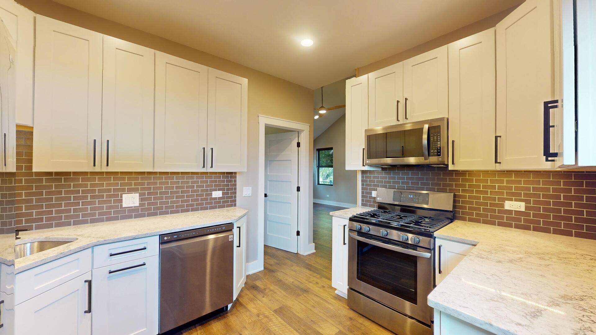 4941 Main Street Unit: 2R
