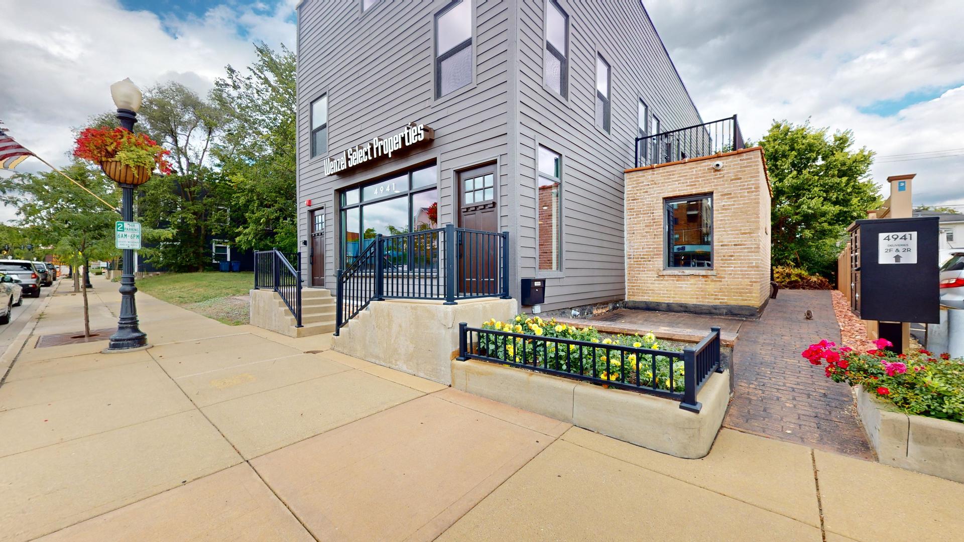 4941 Main Street Unit: 2R