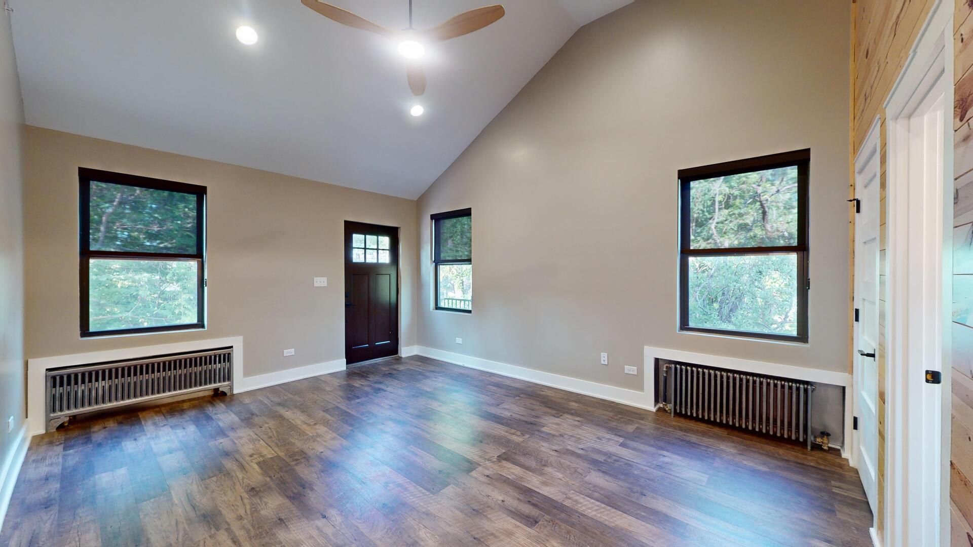 4941 Main Street Unit: 2R