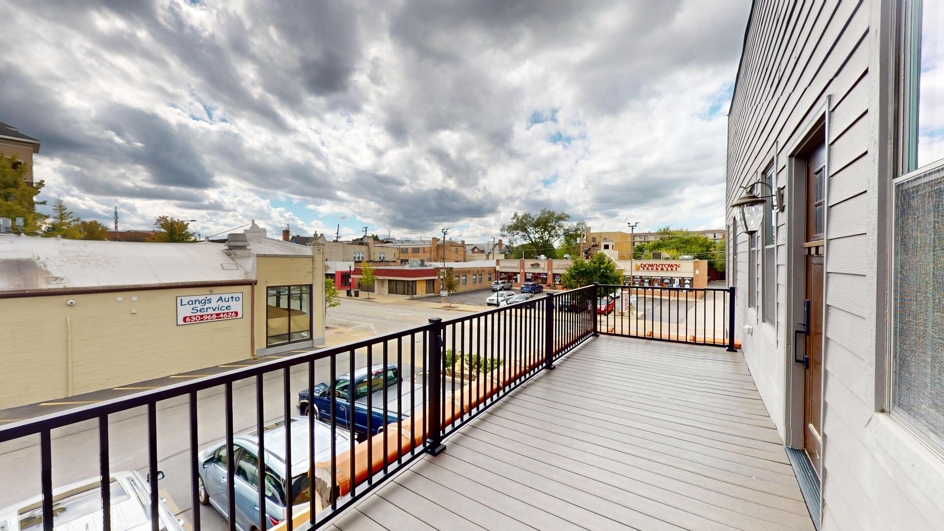 4941 Main Street Unit: 2R