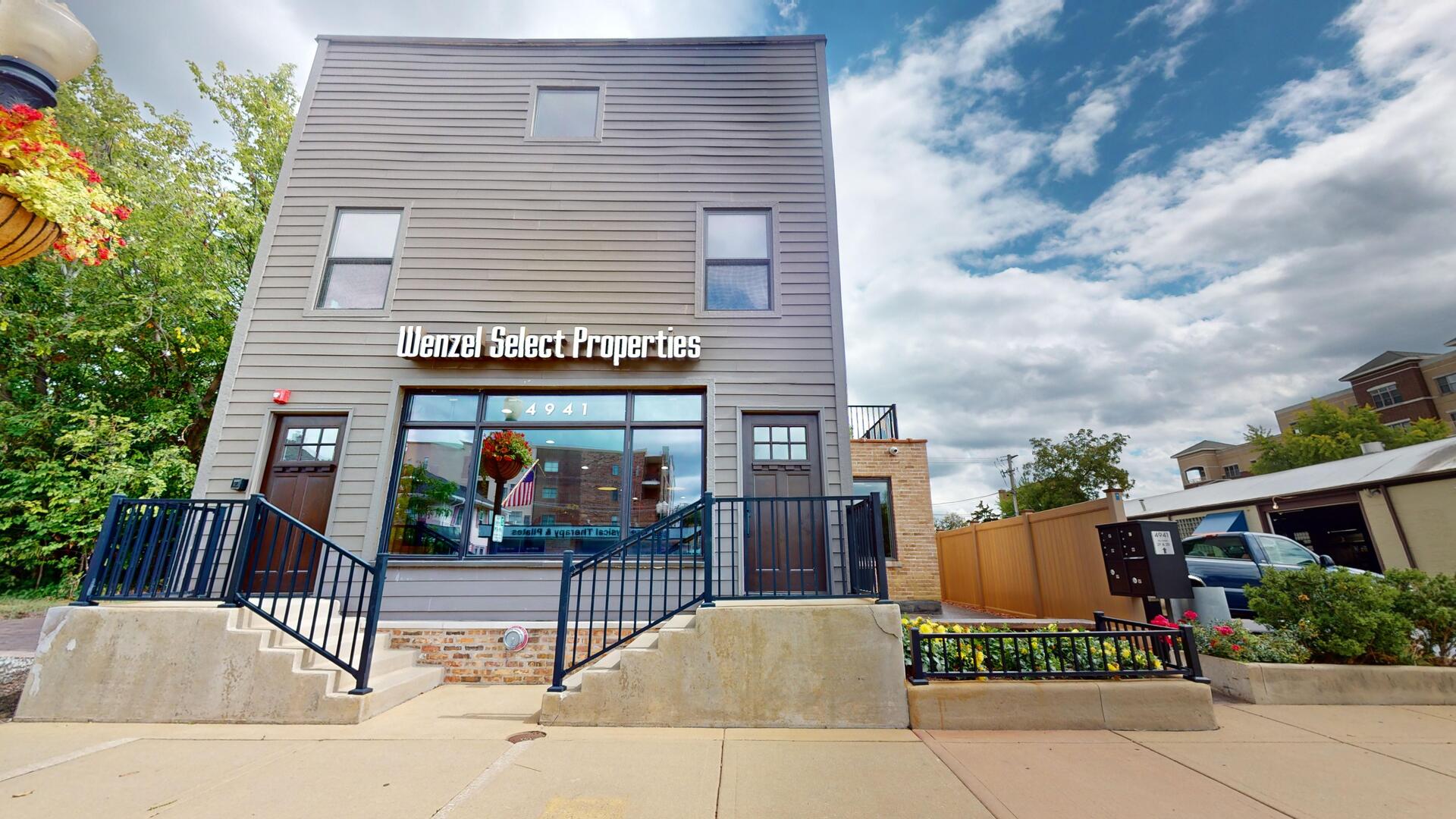 4941 Main Street Unit: 2R