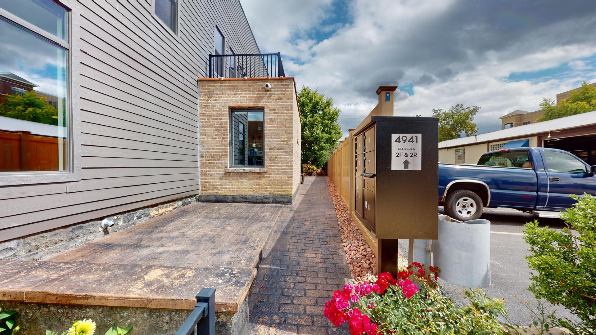 4941 Main Street Unit: 2R