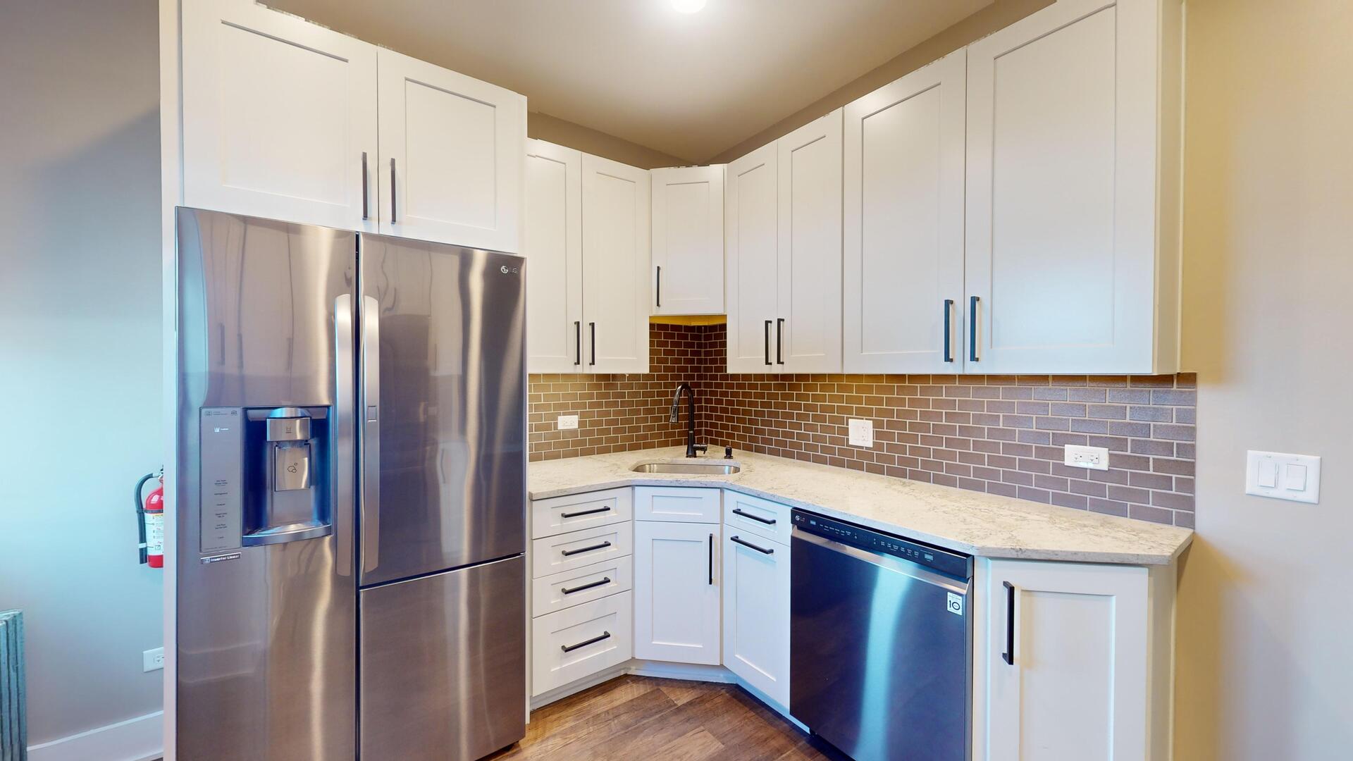 4941 Main Street Unit: 2R