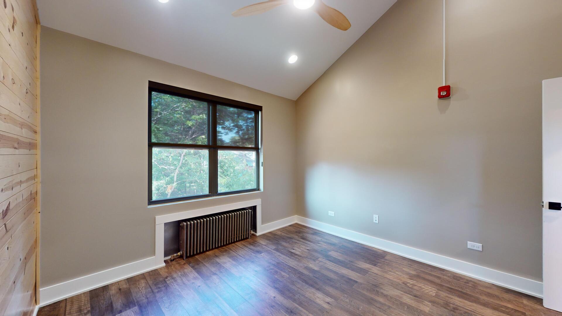 4941 Main Street Unit: 2R