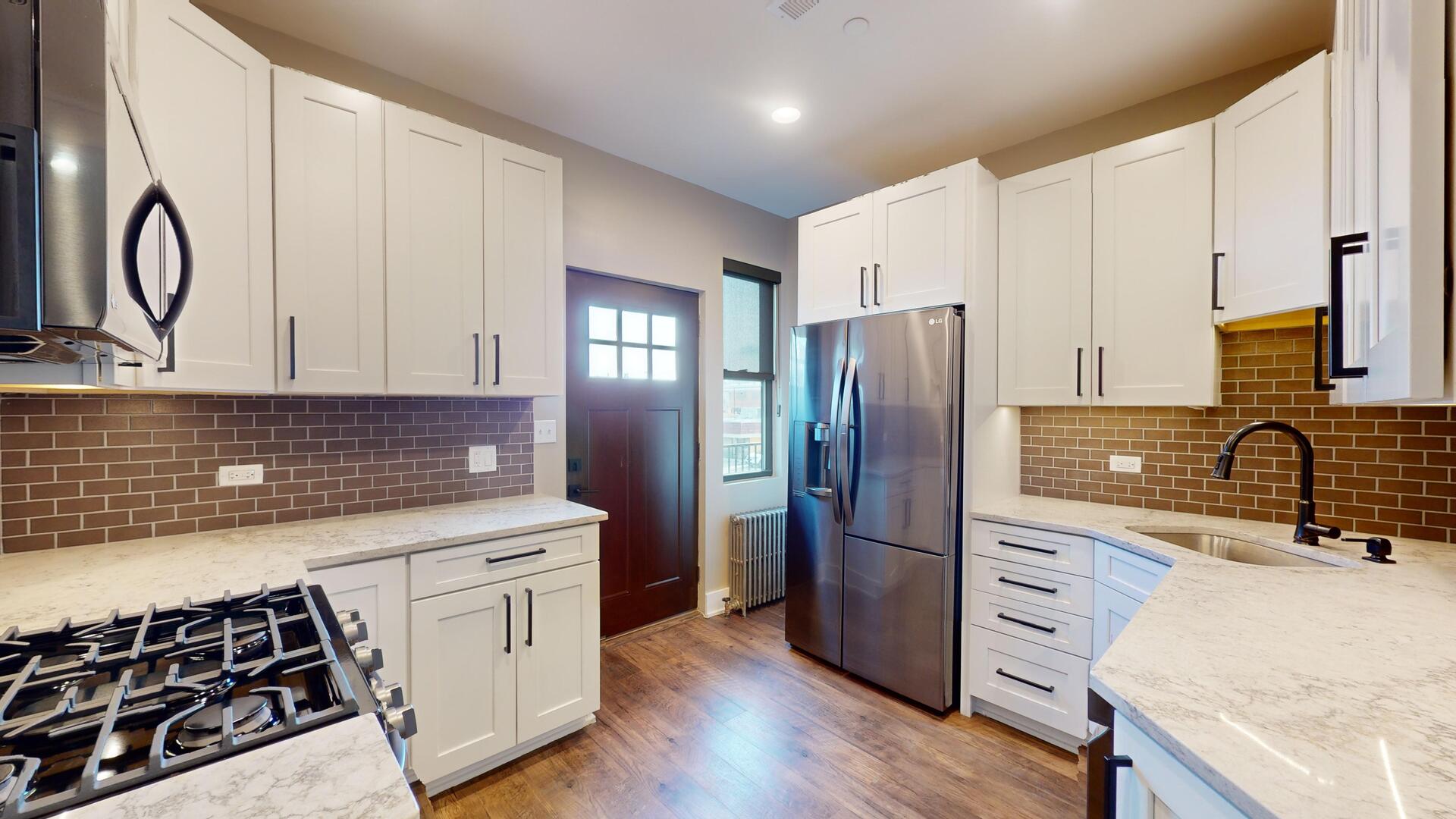 4941 Main Street Unit: 2R