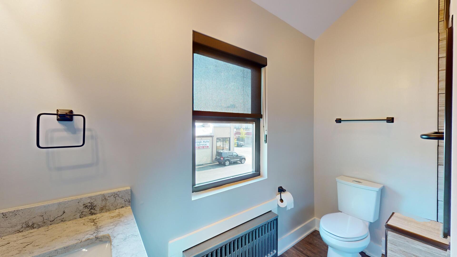 4941 Main Street Unit: 2R