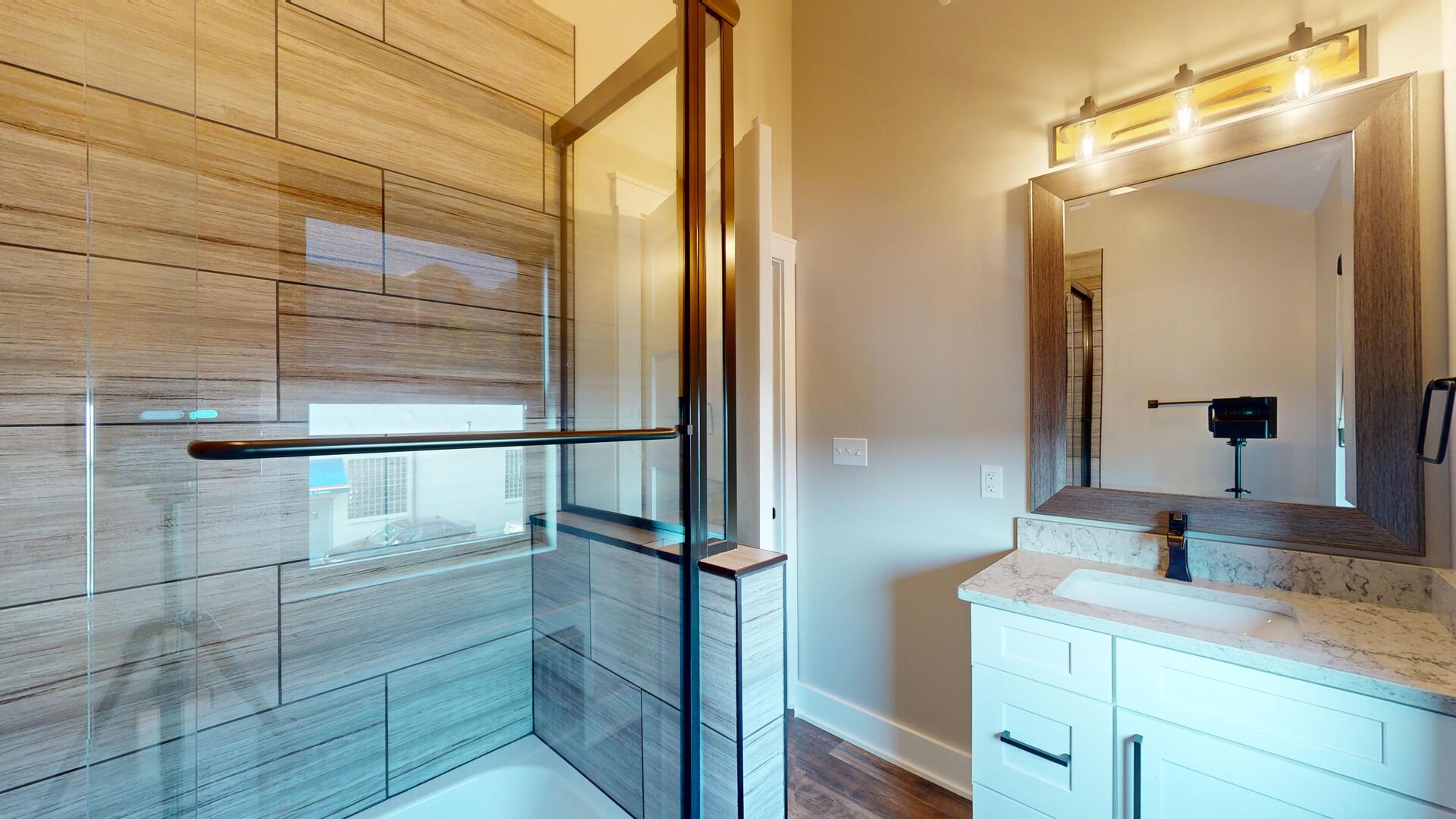 4941 Main Street Unit: 2R