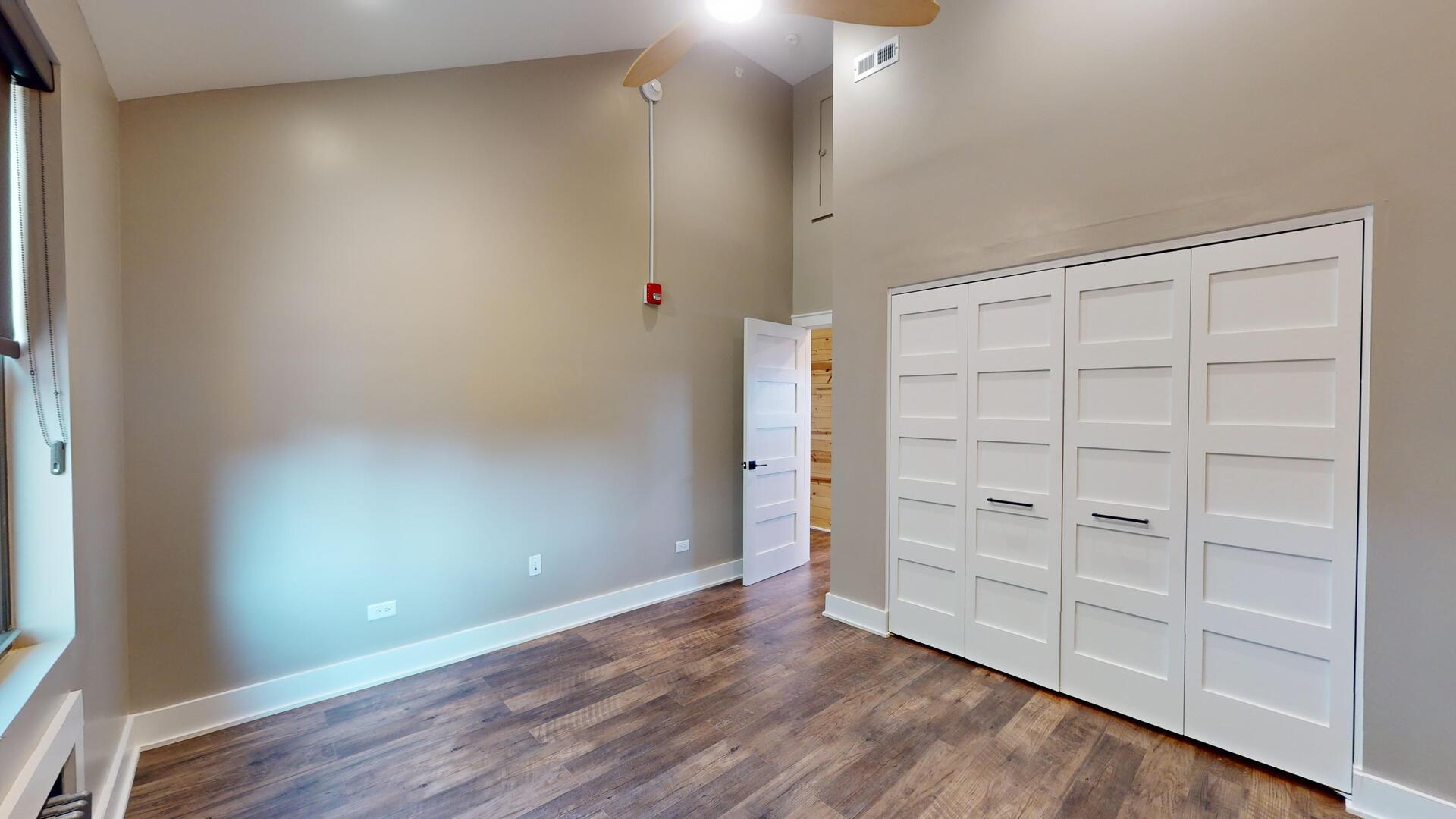 4941 Main Street Unit: 2R