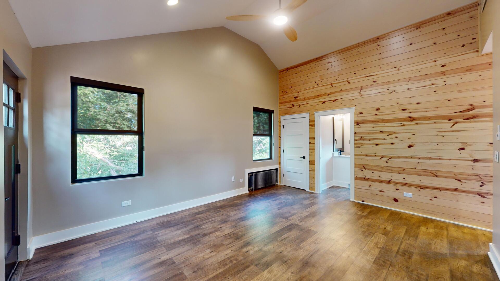 4941 Main Street Unit: 2R