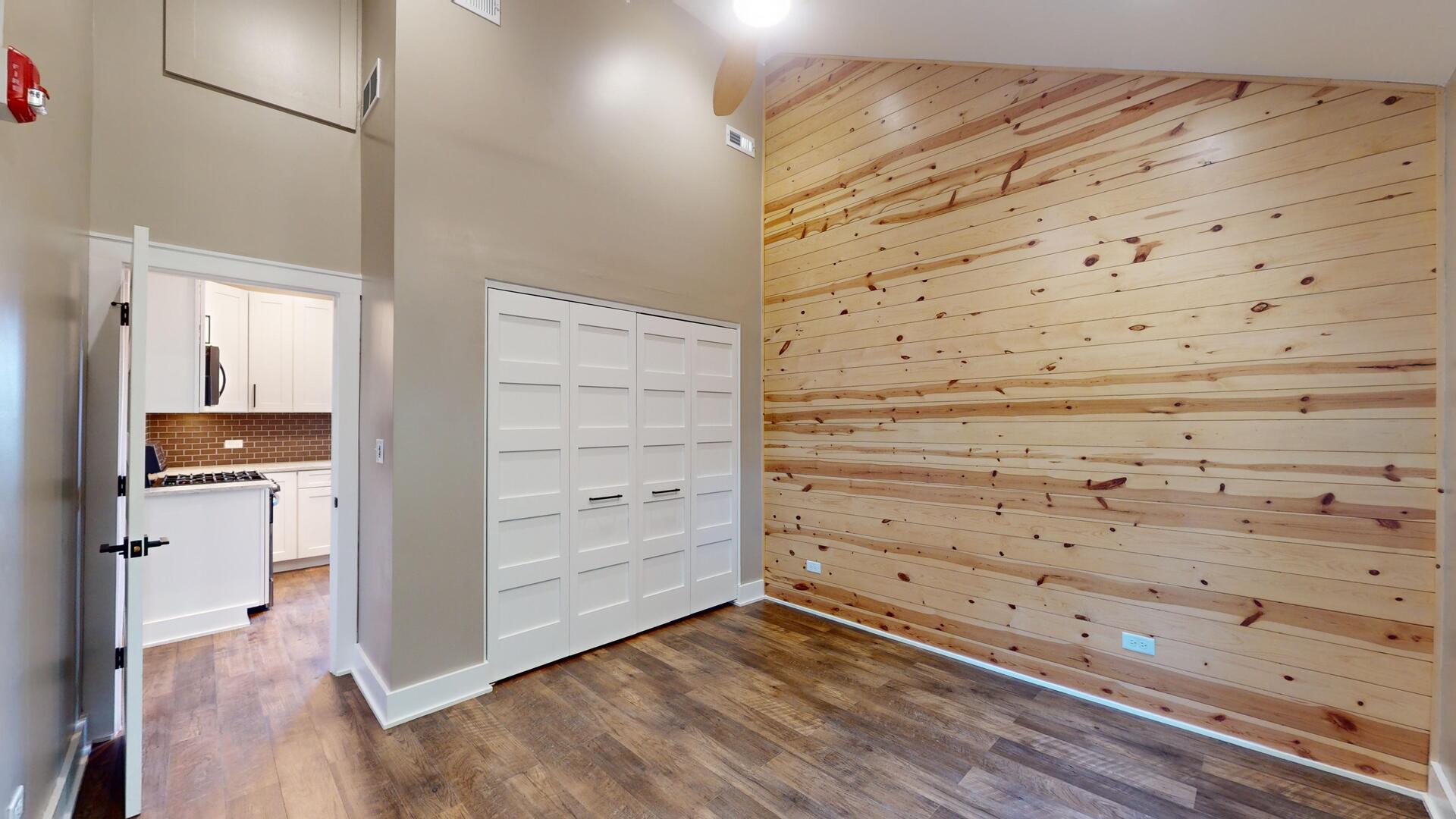 4941 Main Street Unit: 2R