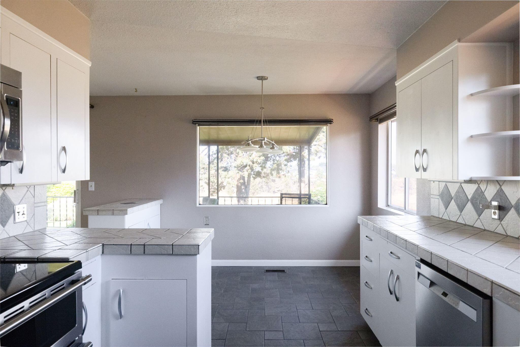 531 NW Canyon Drive