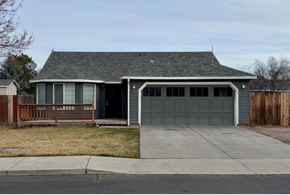 957 NW Redwood Place