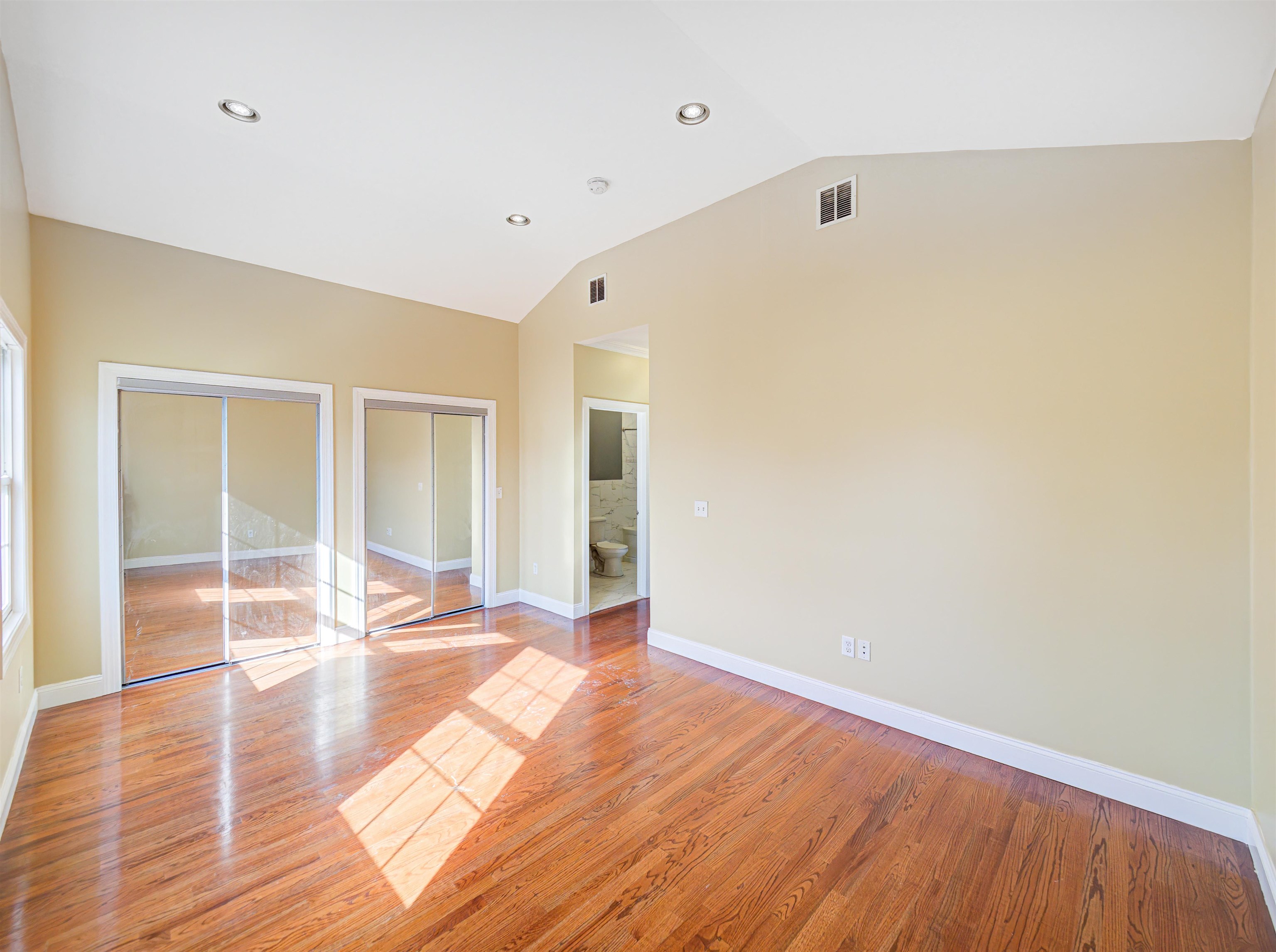 75 BEACON AVE Unit: 2
