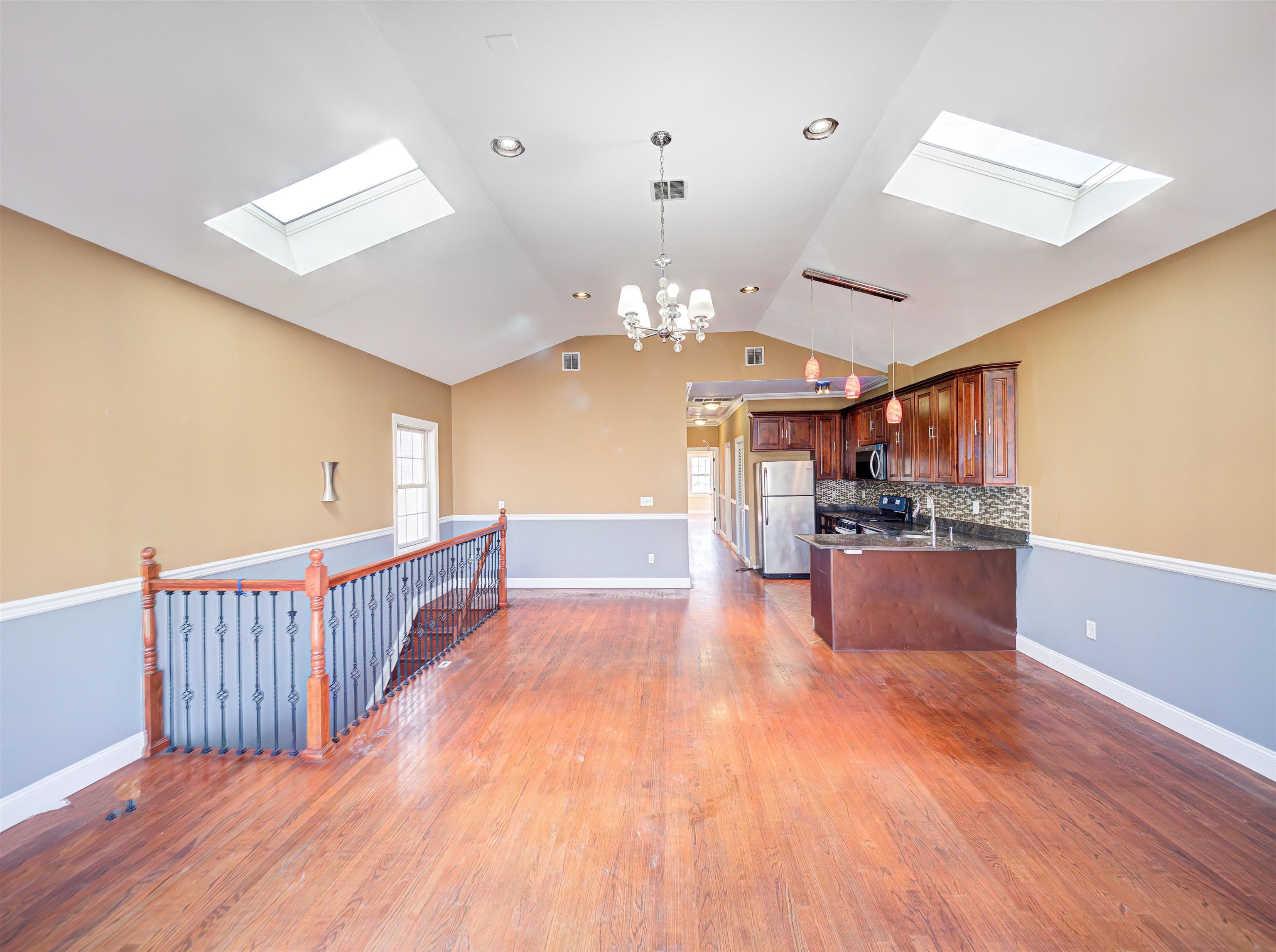 75 BEACON AVE Unit: 2
