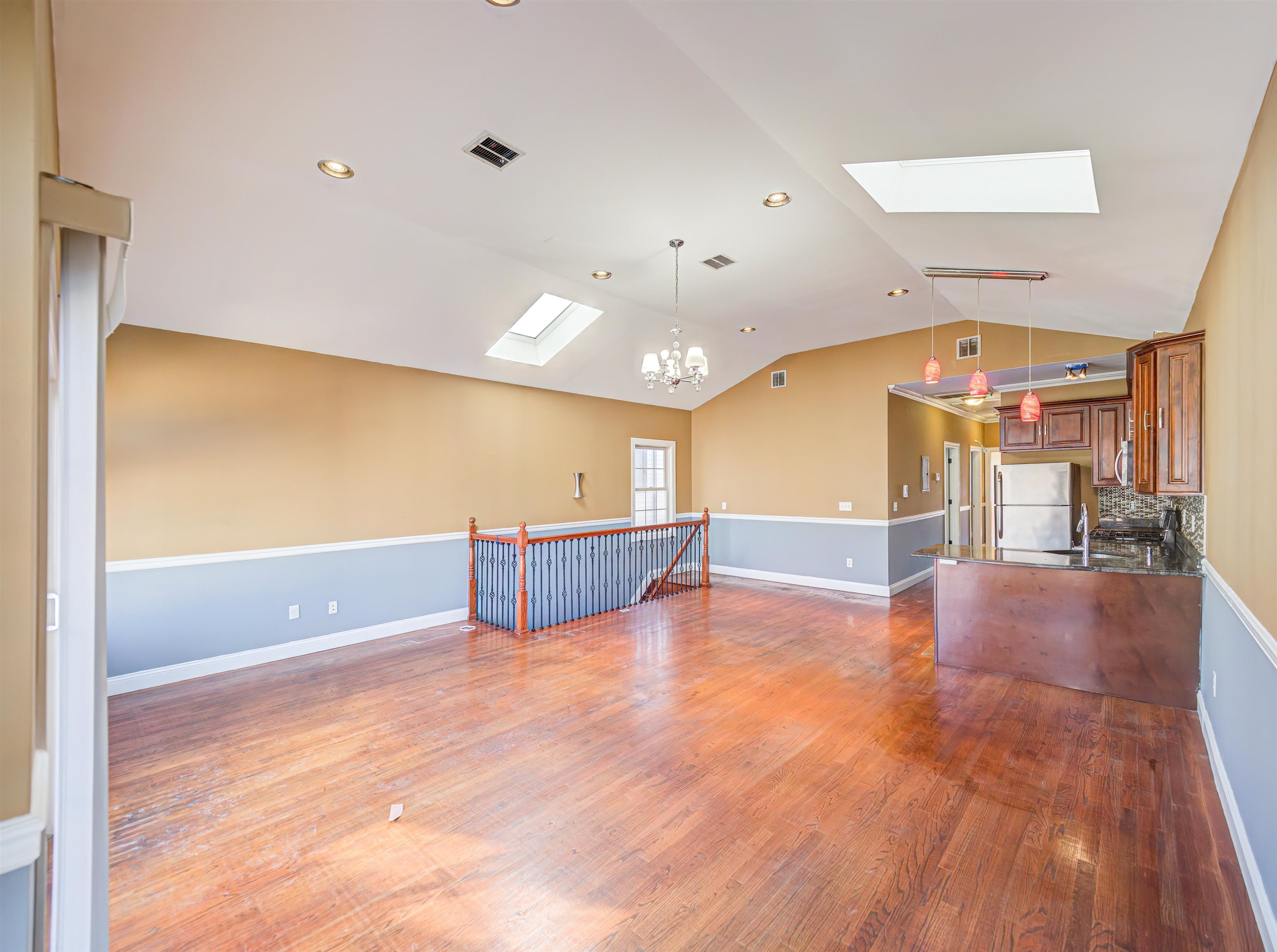 75 BEACON AVE Unit: 2