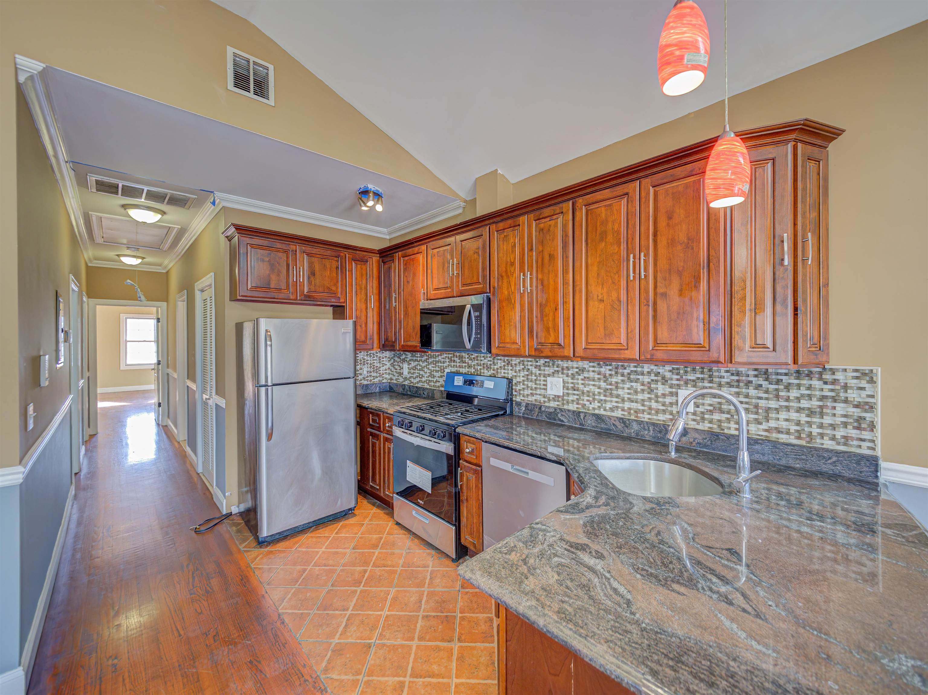 75 BEACON AVE Unit: 2