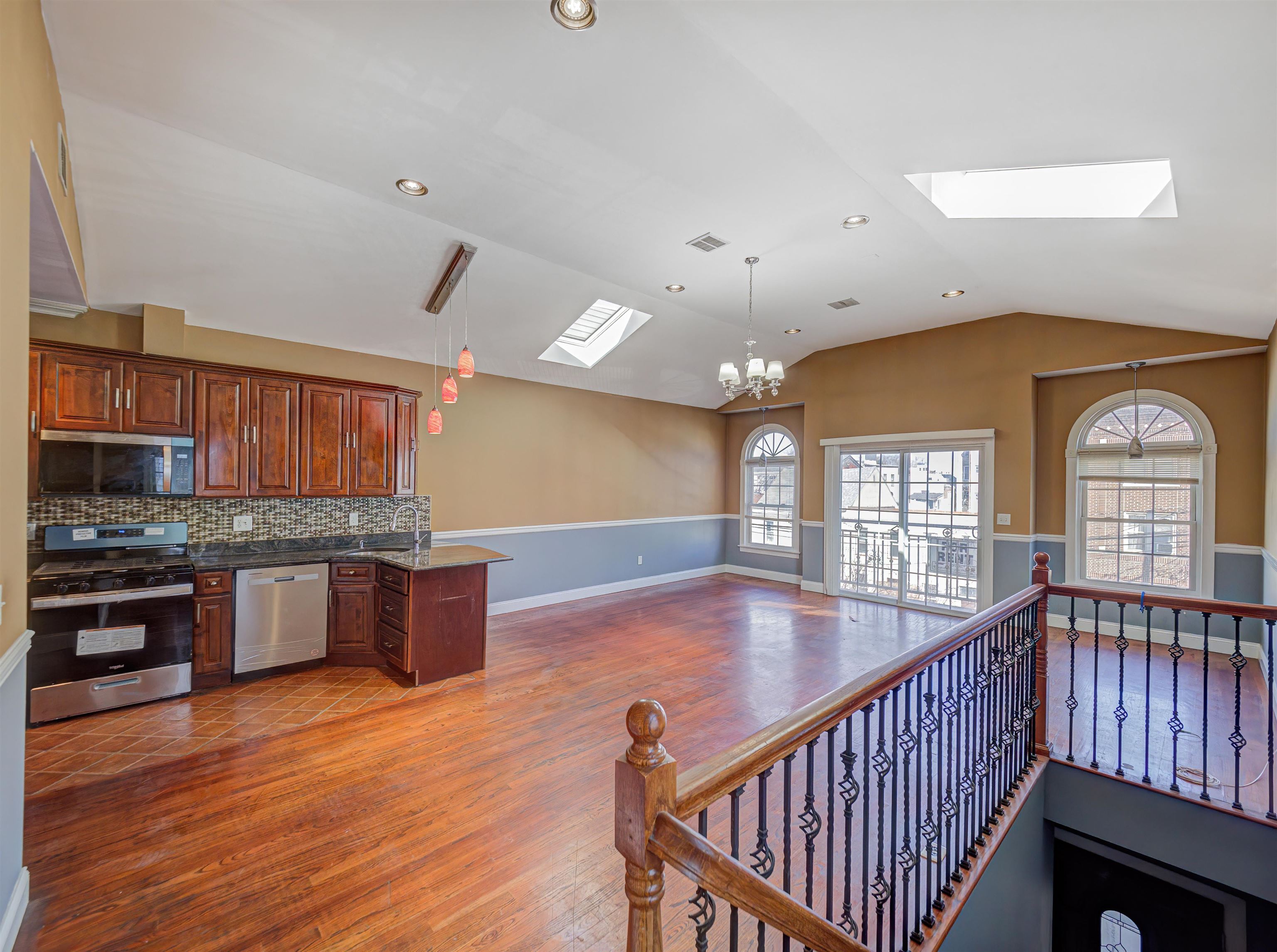 75 BEACON AVE Unit: 2