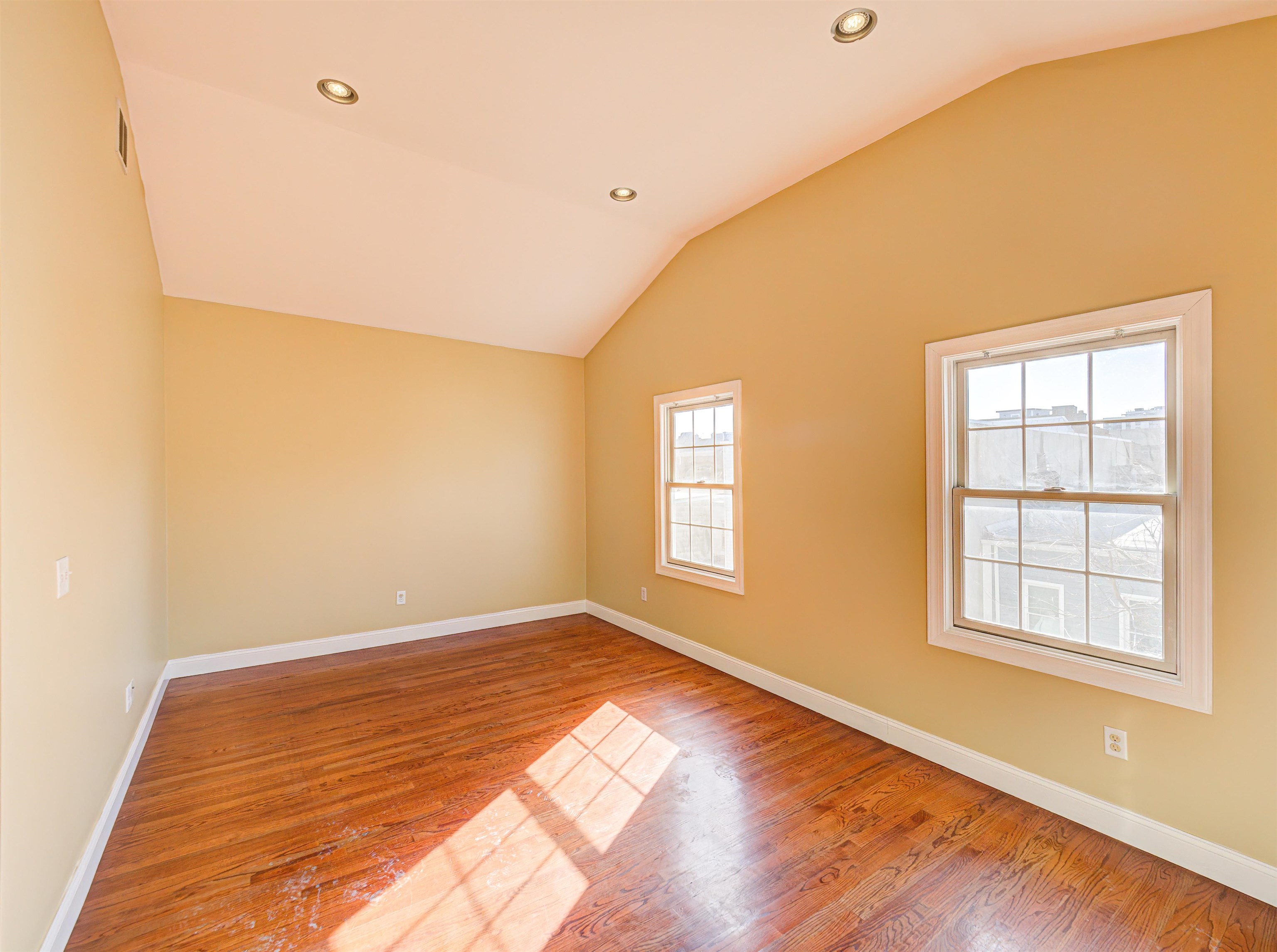 75 BEACON AVE Unit: 2