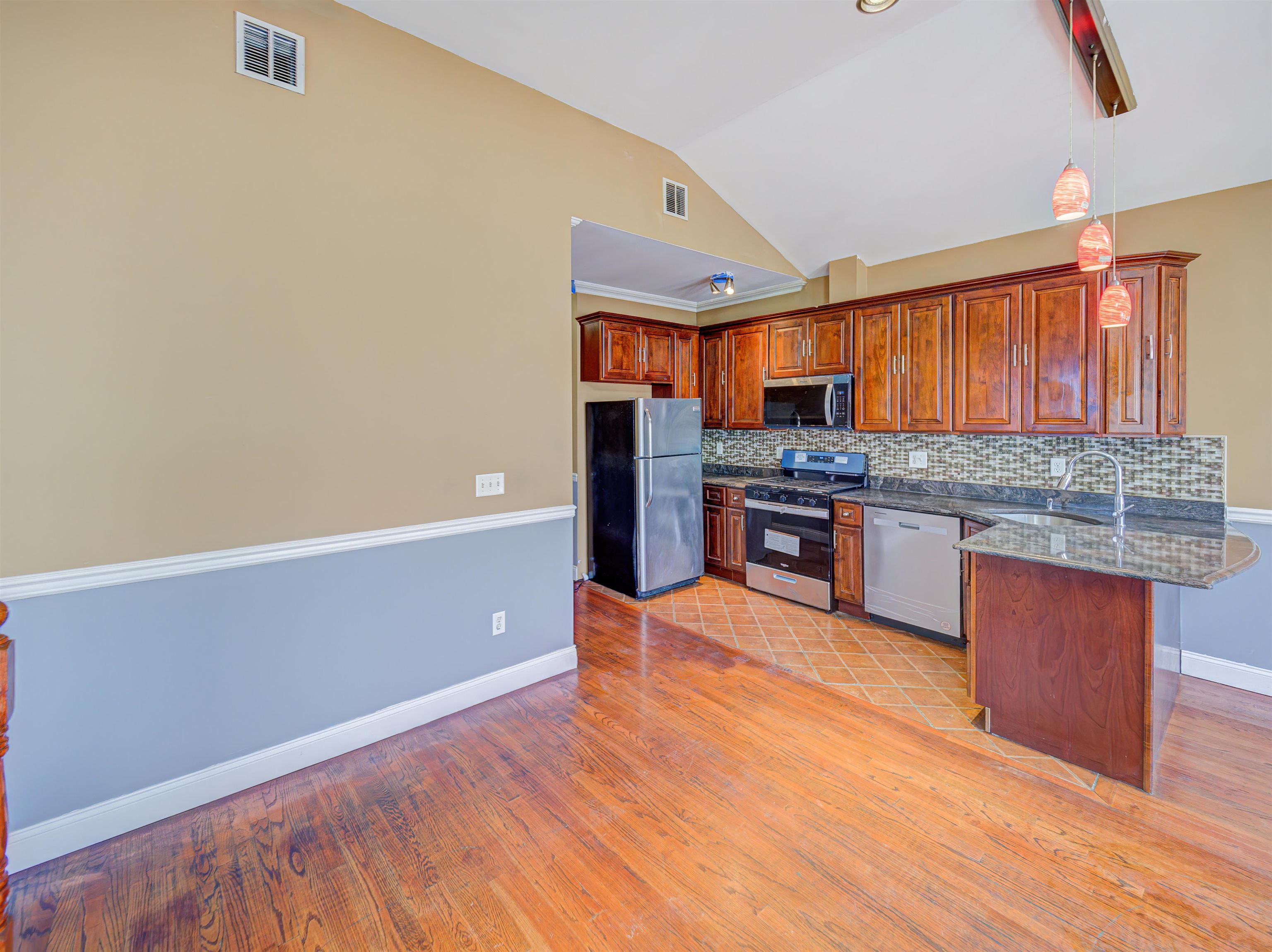 75 BEACON AVE Unit: 2