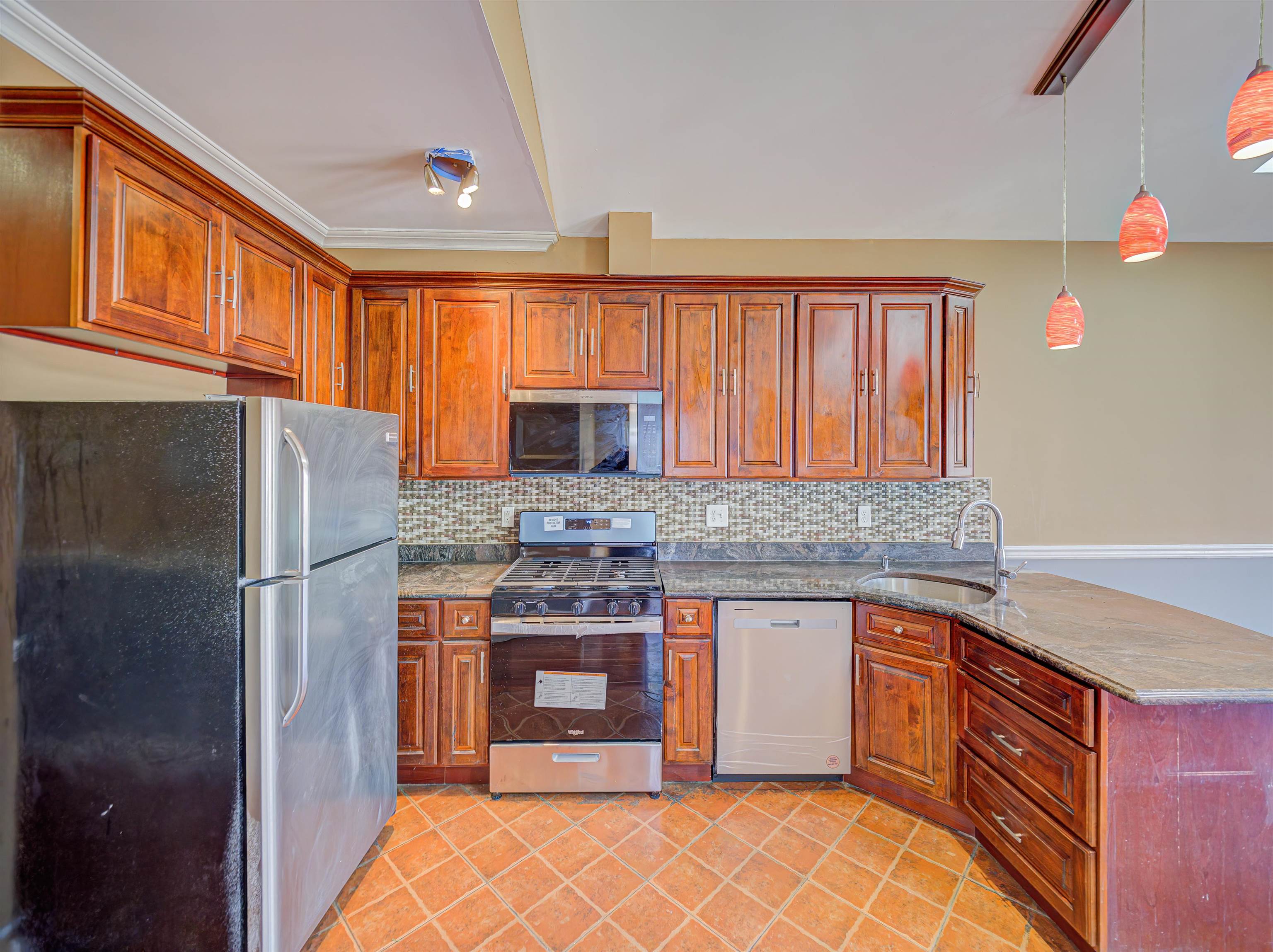 75 BEACON AVE Unit: 2