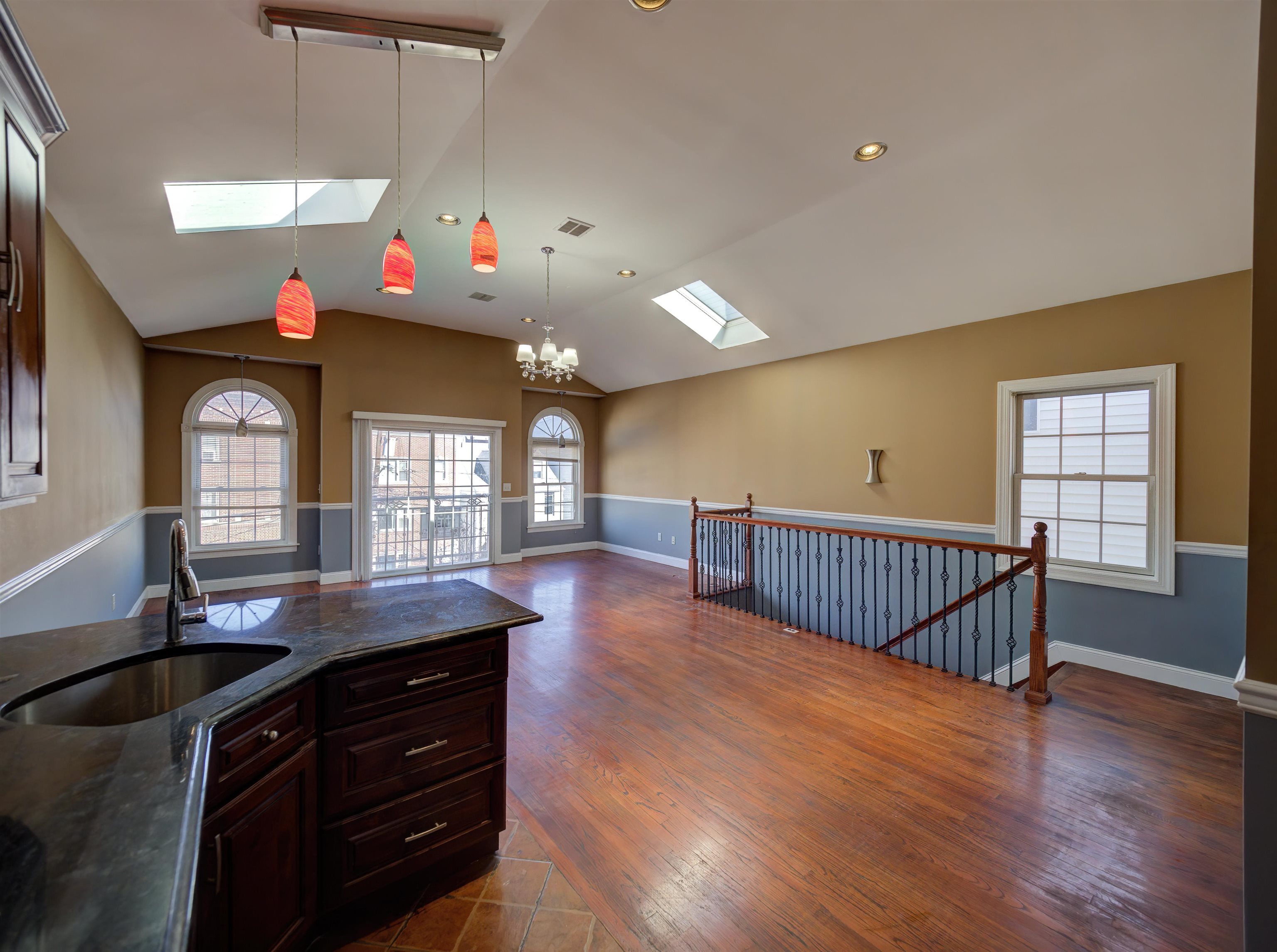 75 BEACON AVE Unit: 2