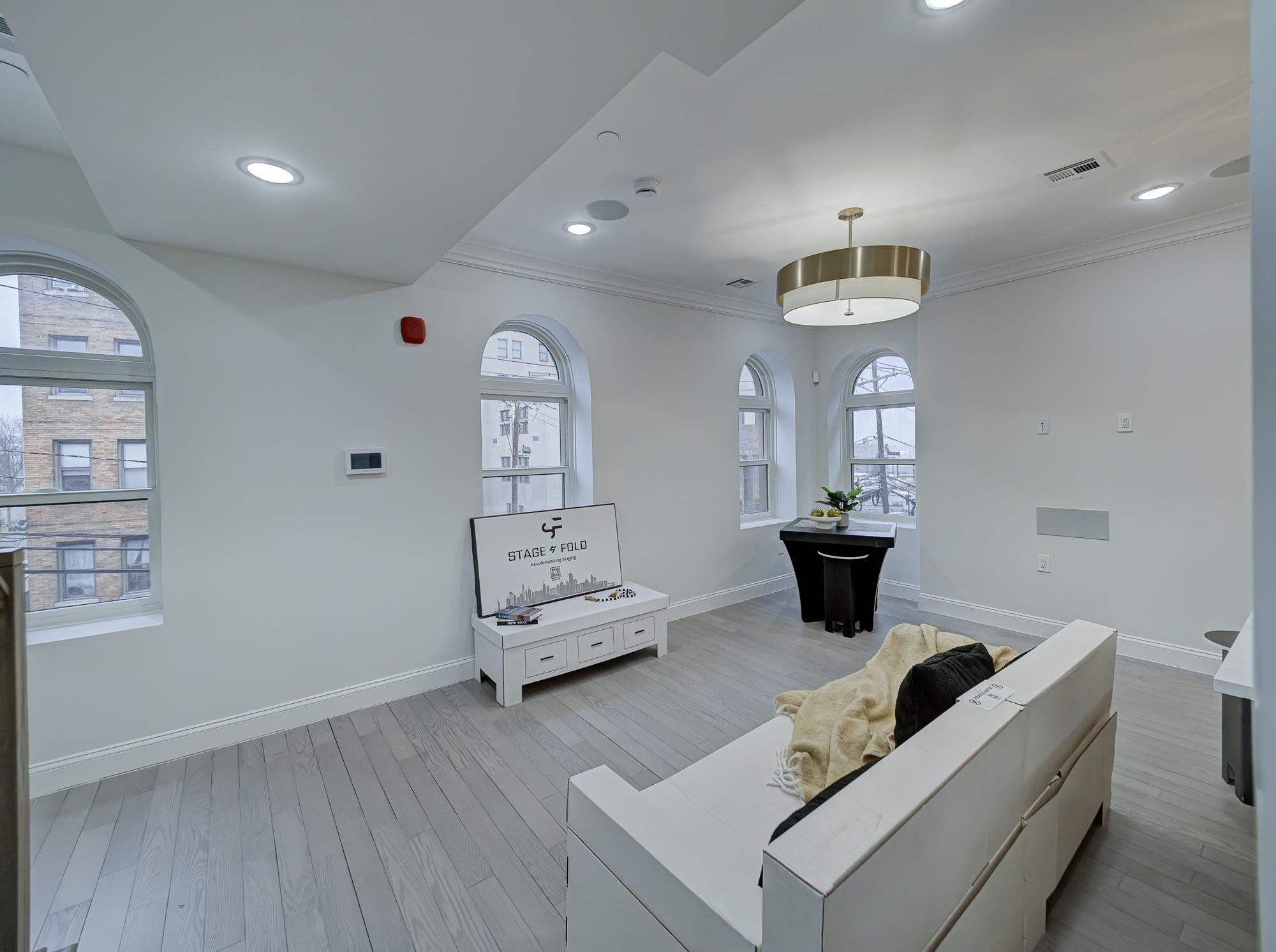 133 CLIFTON PL Unit: 2