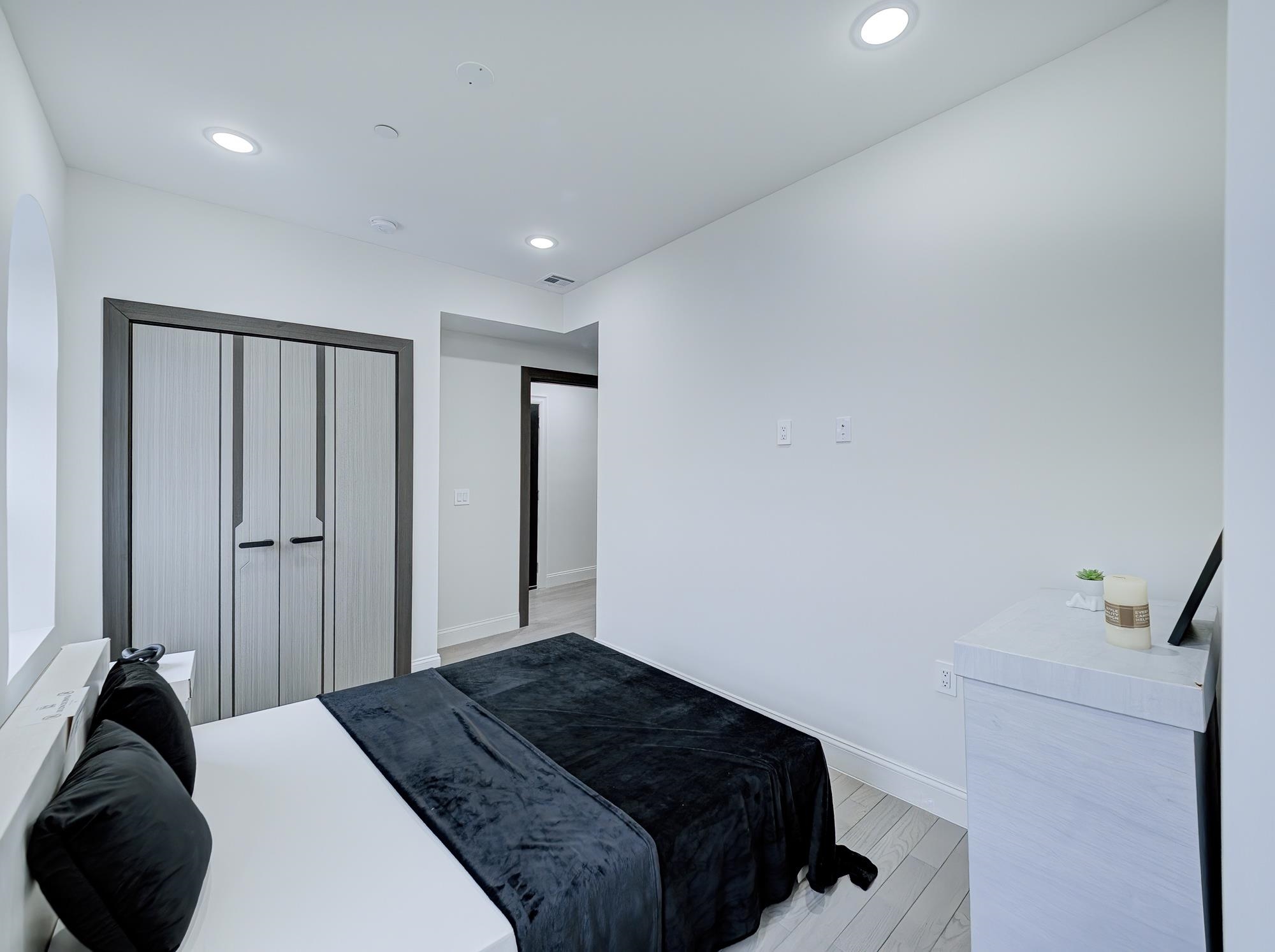 133 CLIFTON PL Unit: 2