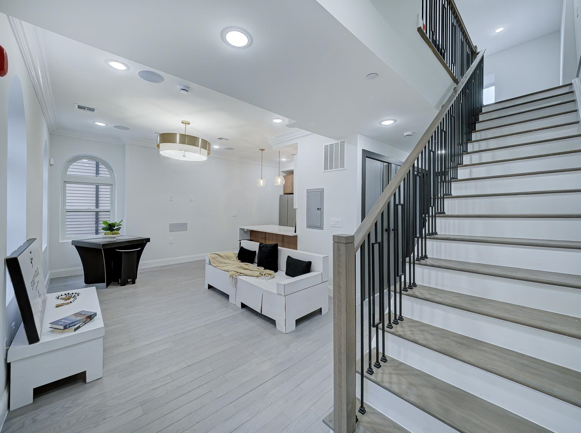 133 CLIFTON PL Unit: 2