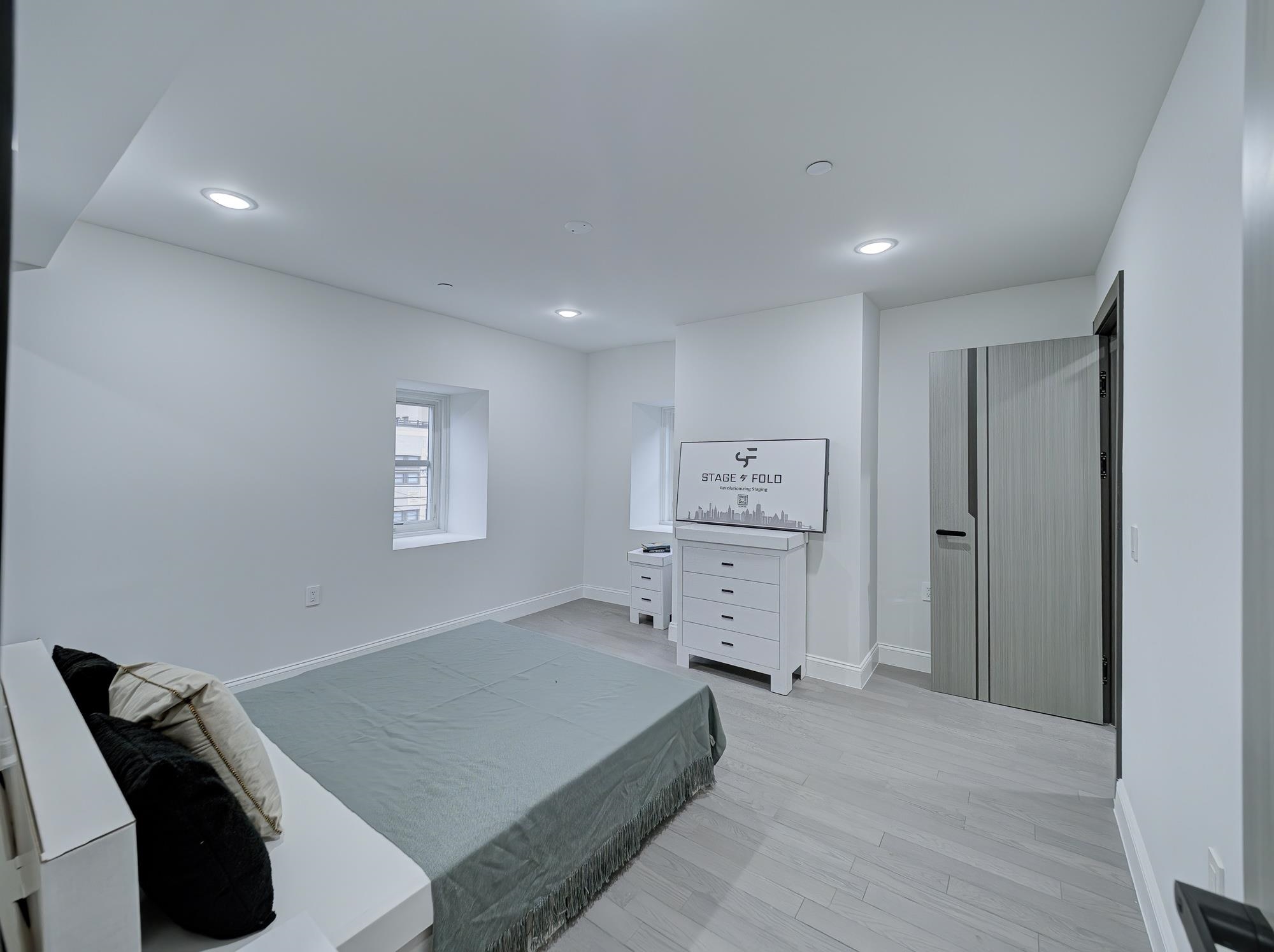 133 CLIFTON PL Unit: 2