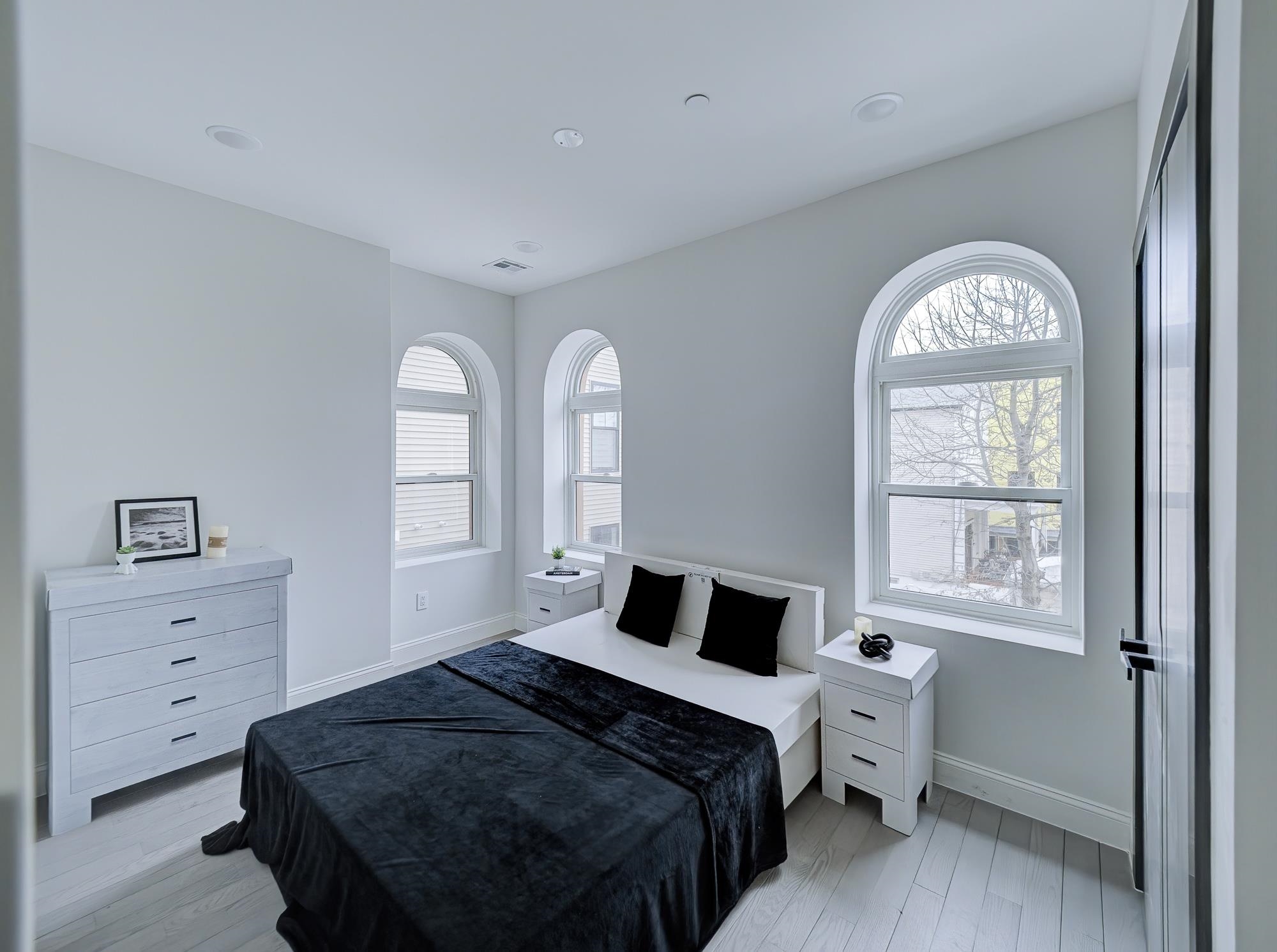 133 CLIFTON PL Unit: 2