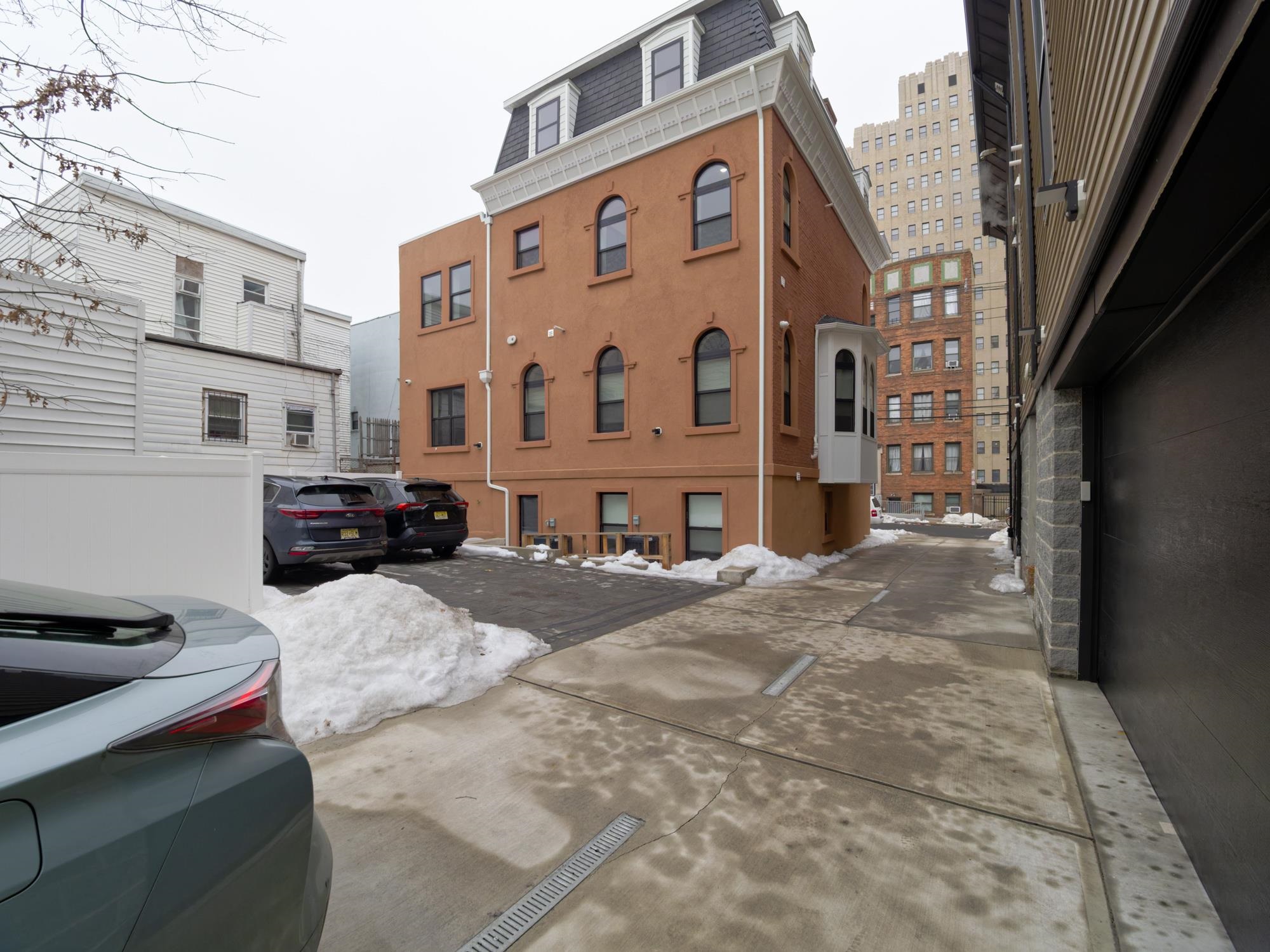 133 CLIFTON PL Unit: 2