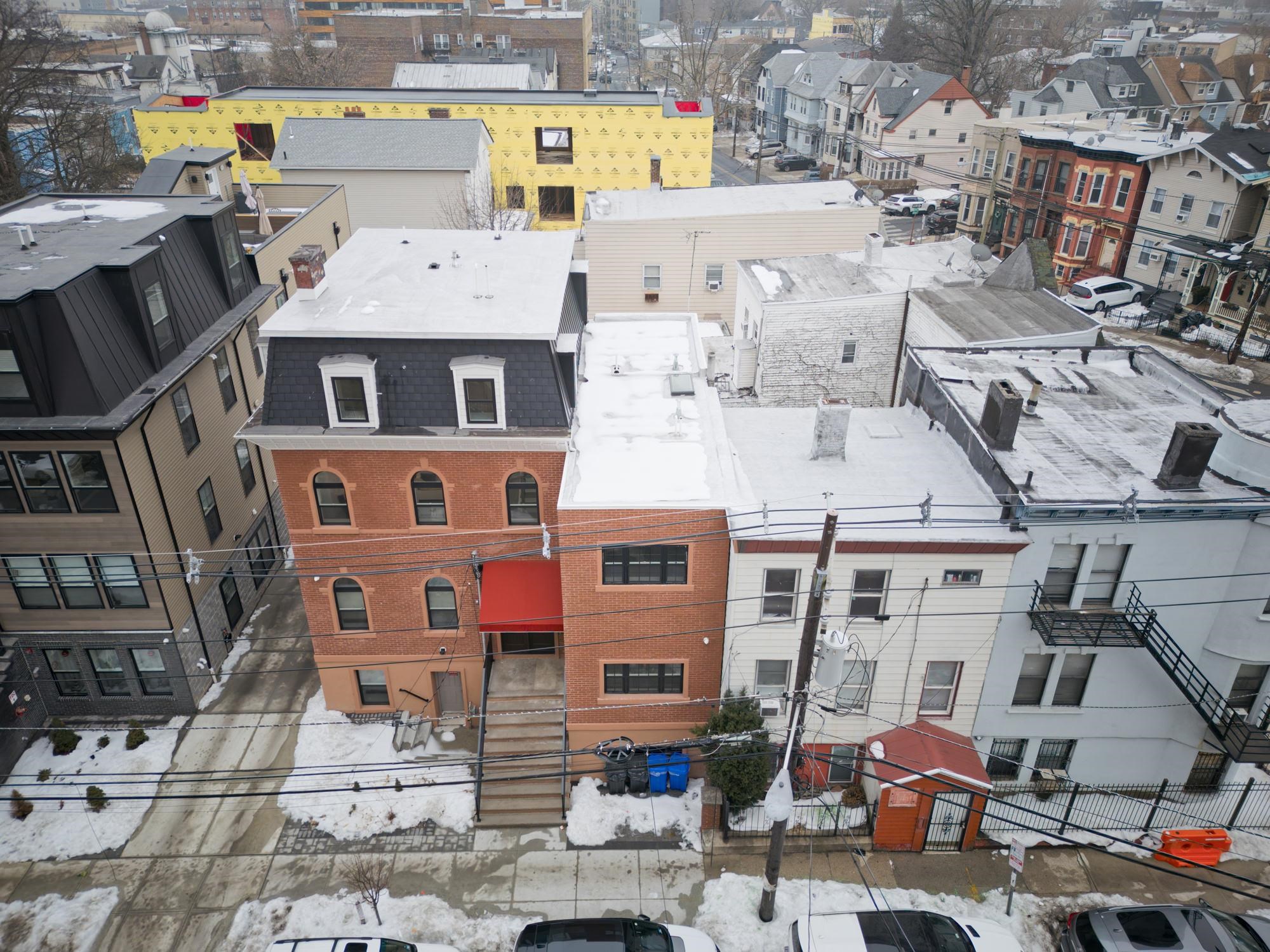133 CLIFTON PL Unit: 3