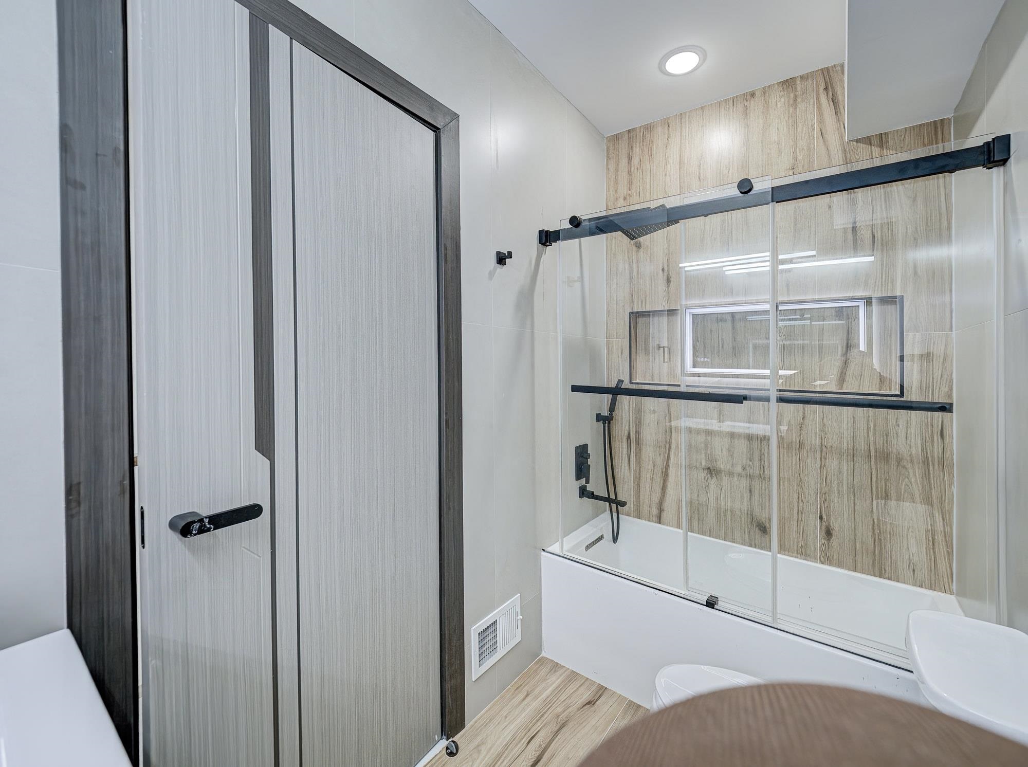 133 CLIFTON PL Unit: 3