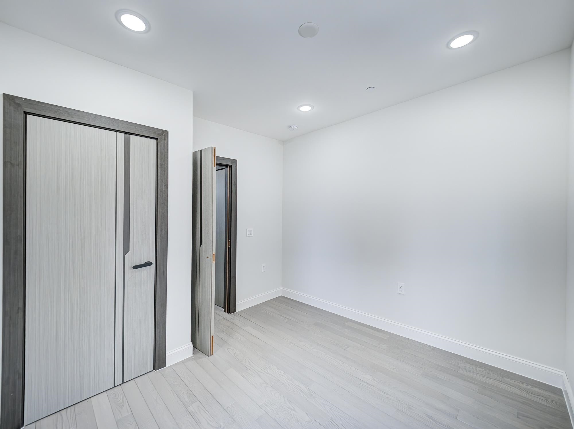 133 CLIFTON PL Unit: 3