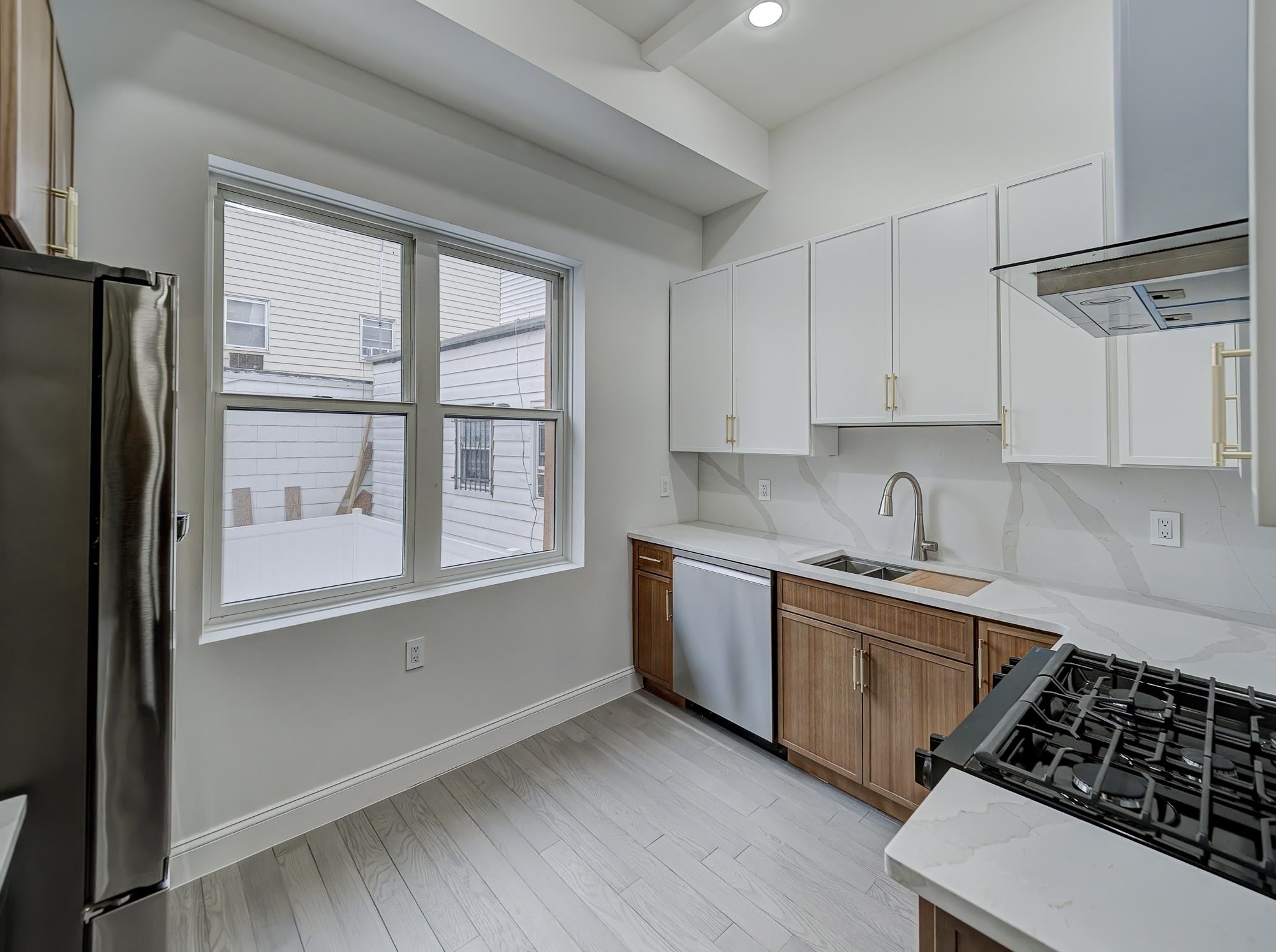 133 CLIFTON PL Unit: 3