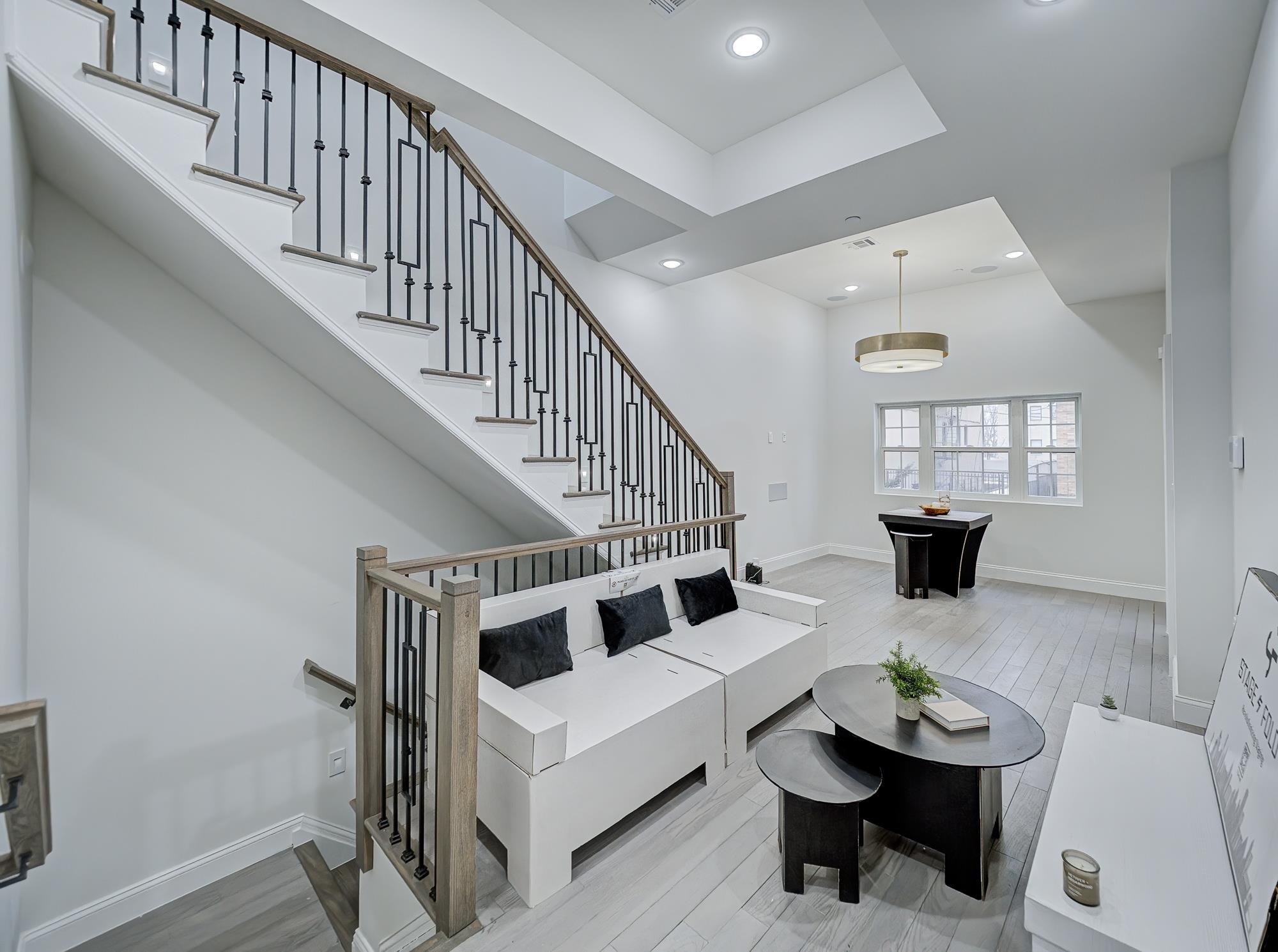 133 CLIFTON PL Unit: 3