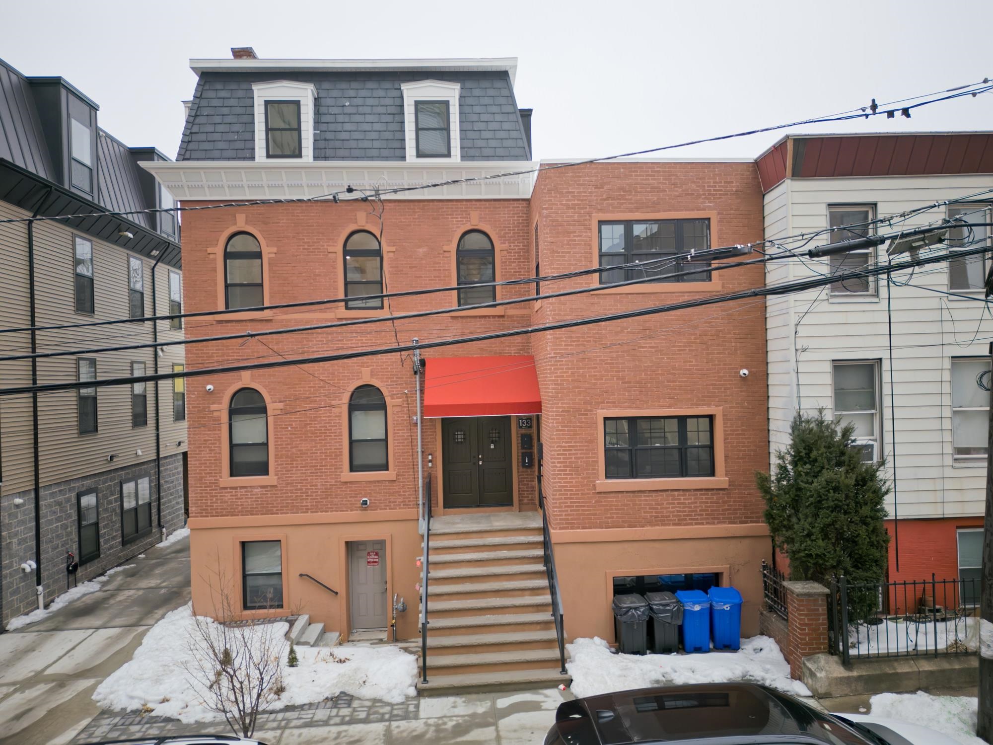 133 CLIFTON PL Unit: 3