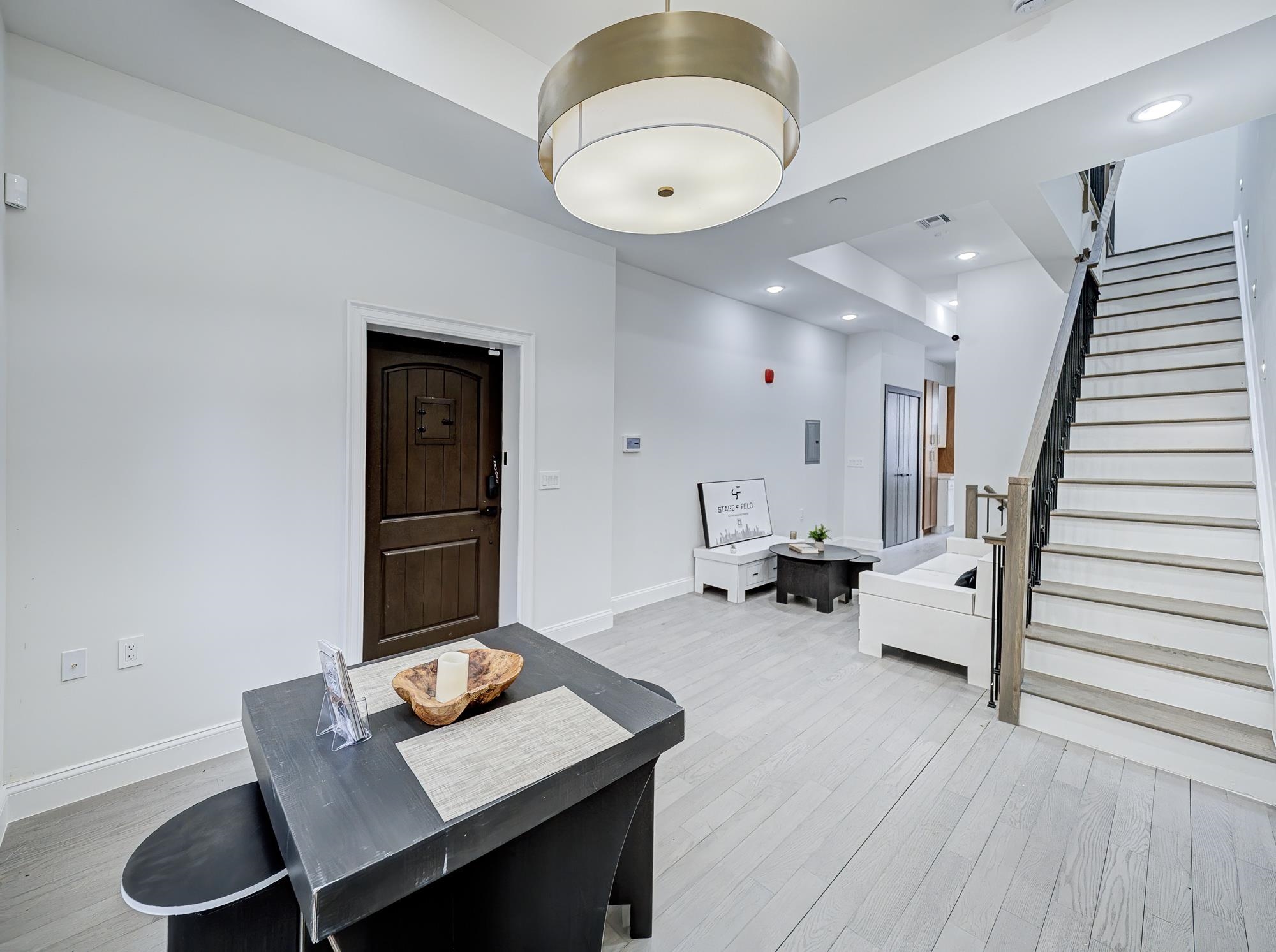 133 CLIFTON PL Unit: 3