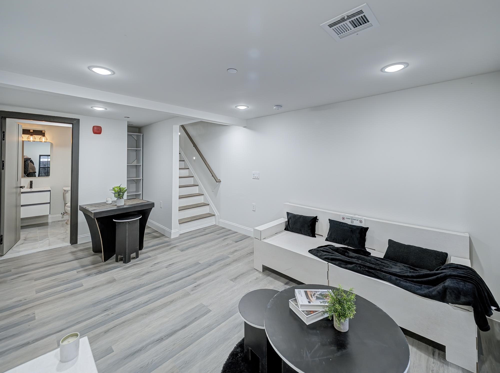 133 CLIFTON PL Unit: 3