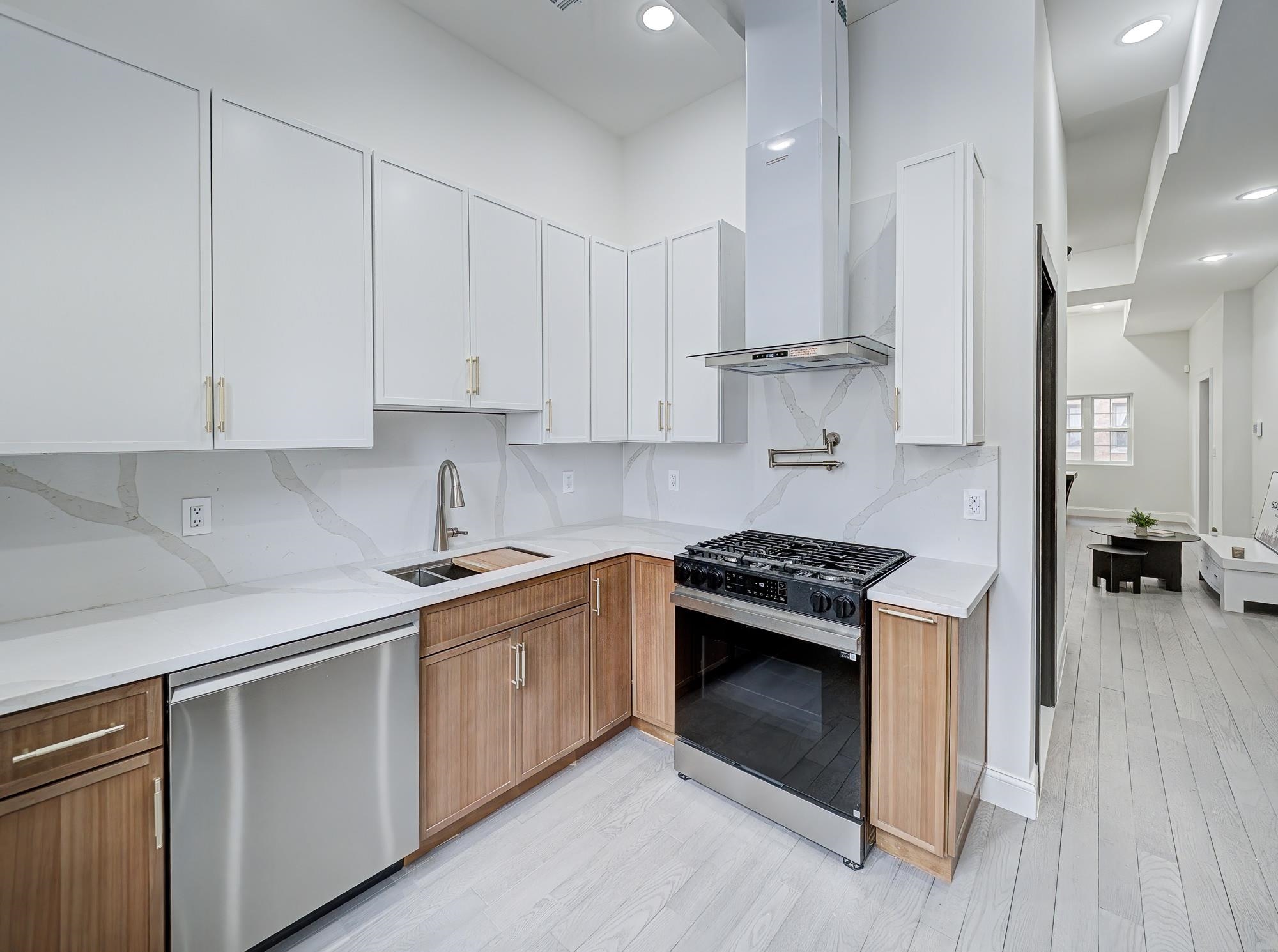 133 CLIFTON PL Unit: 3