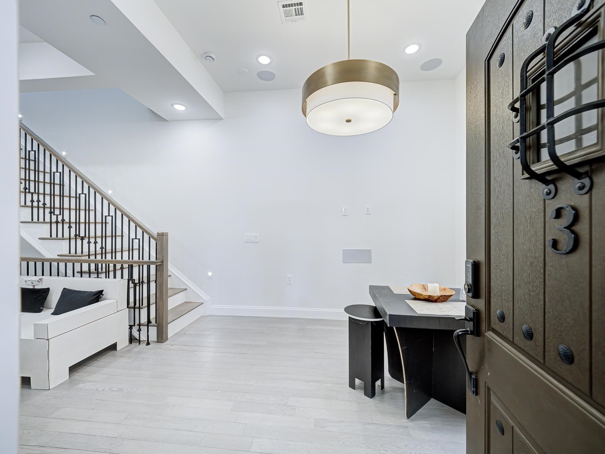 133 CLIFTON PL Unit: 3