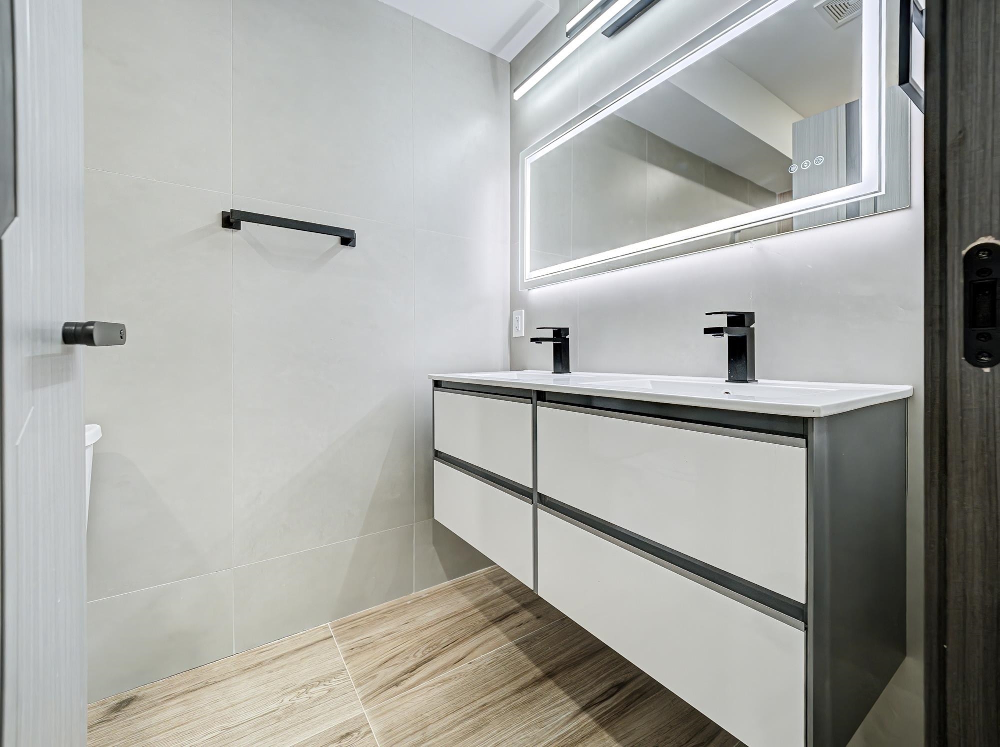 133 CLIFTON PL Unit: 3